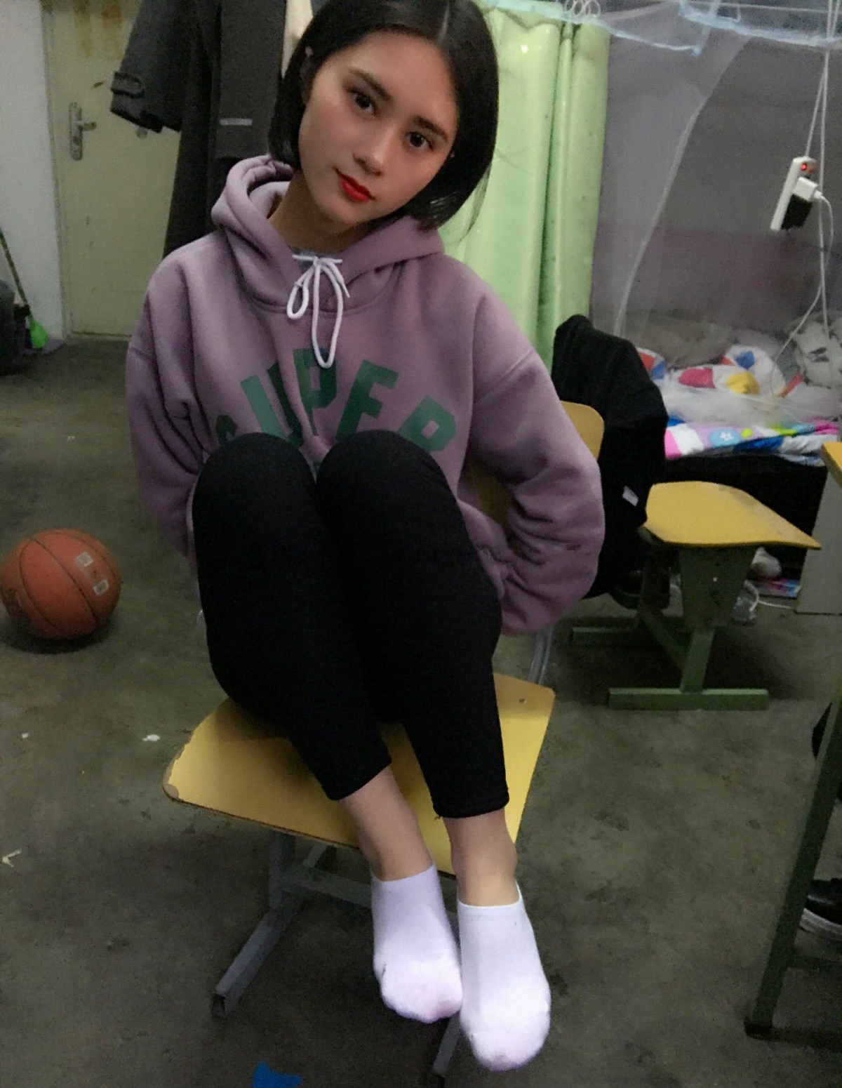 《杂乱的大学寝室》作品图