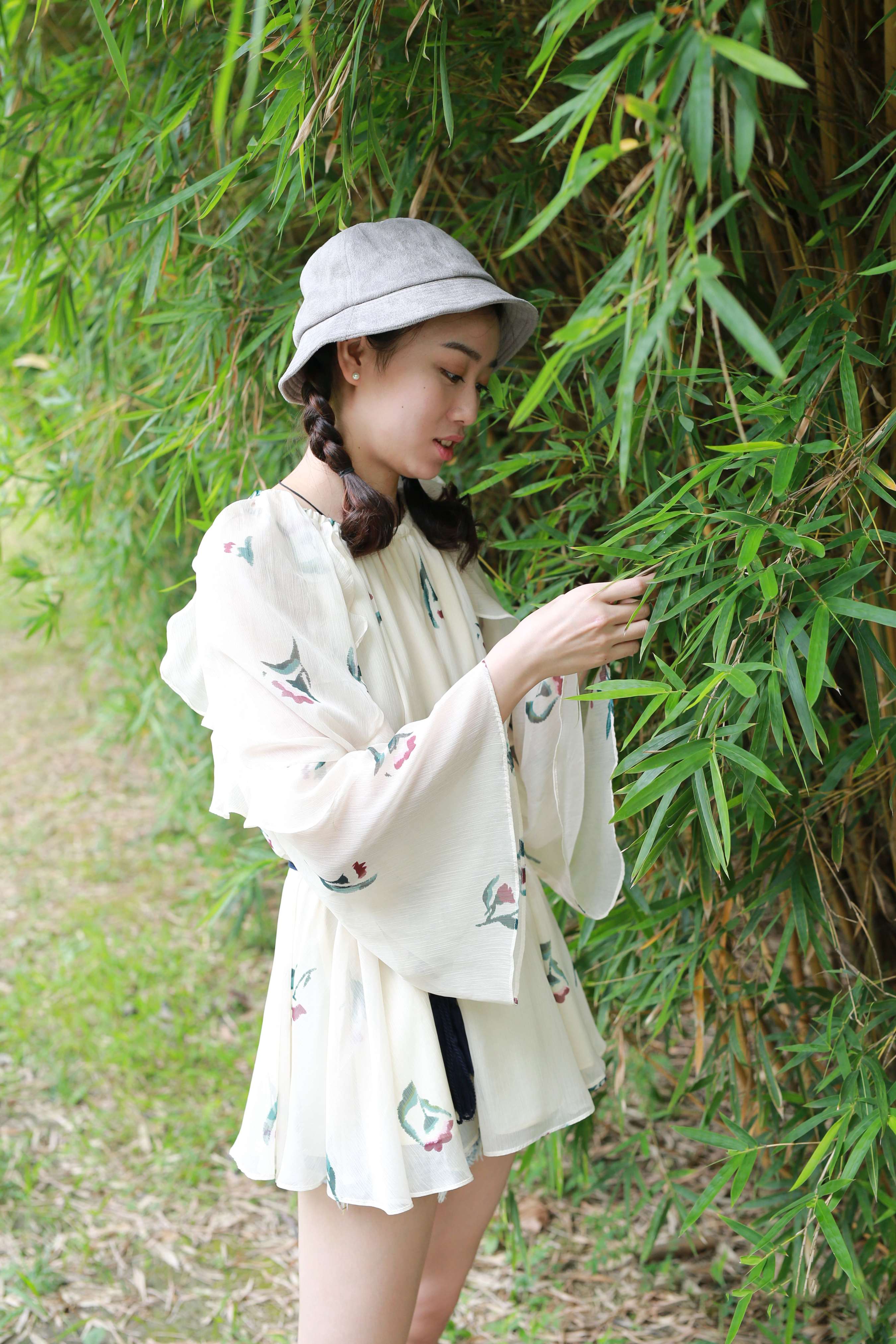 《杜雨欣踏青》作品图