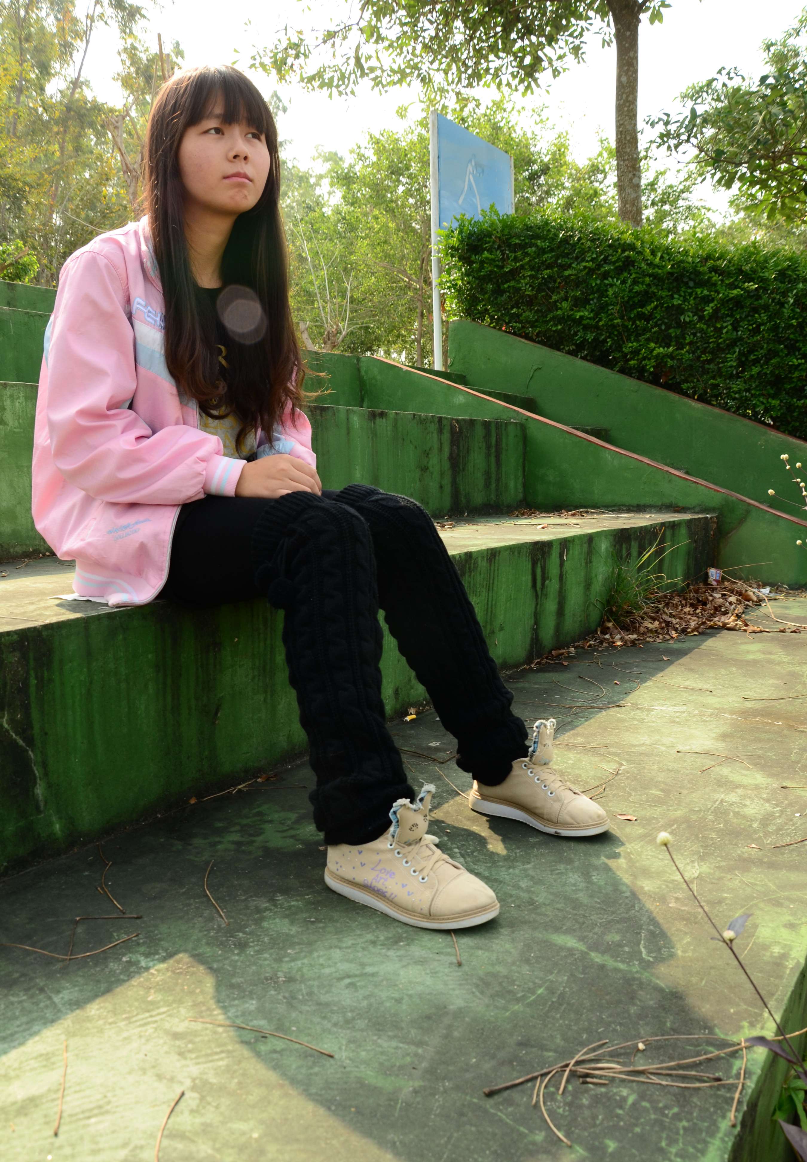 《布鞋の黑丝脚》作品图