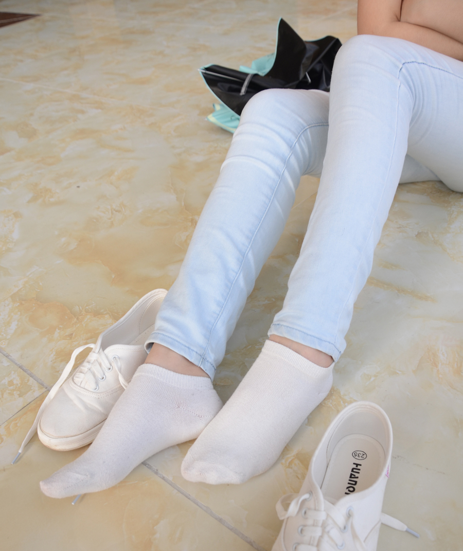 《清纯少女白锦袜》作品图