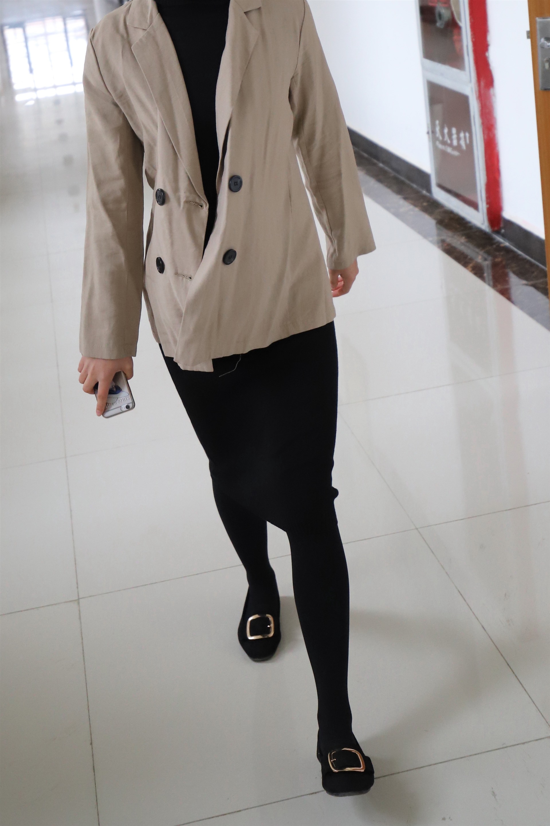 《大三学姐厚丝袜脚丫》作品图