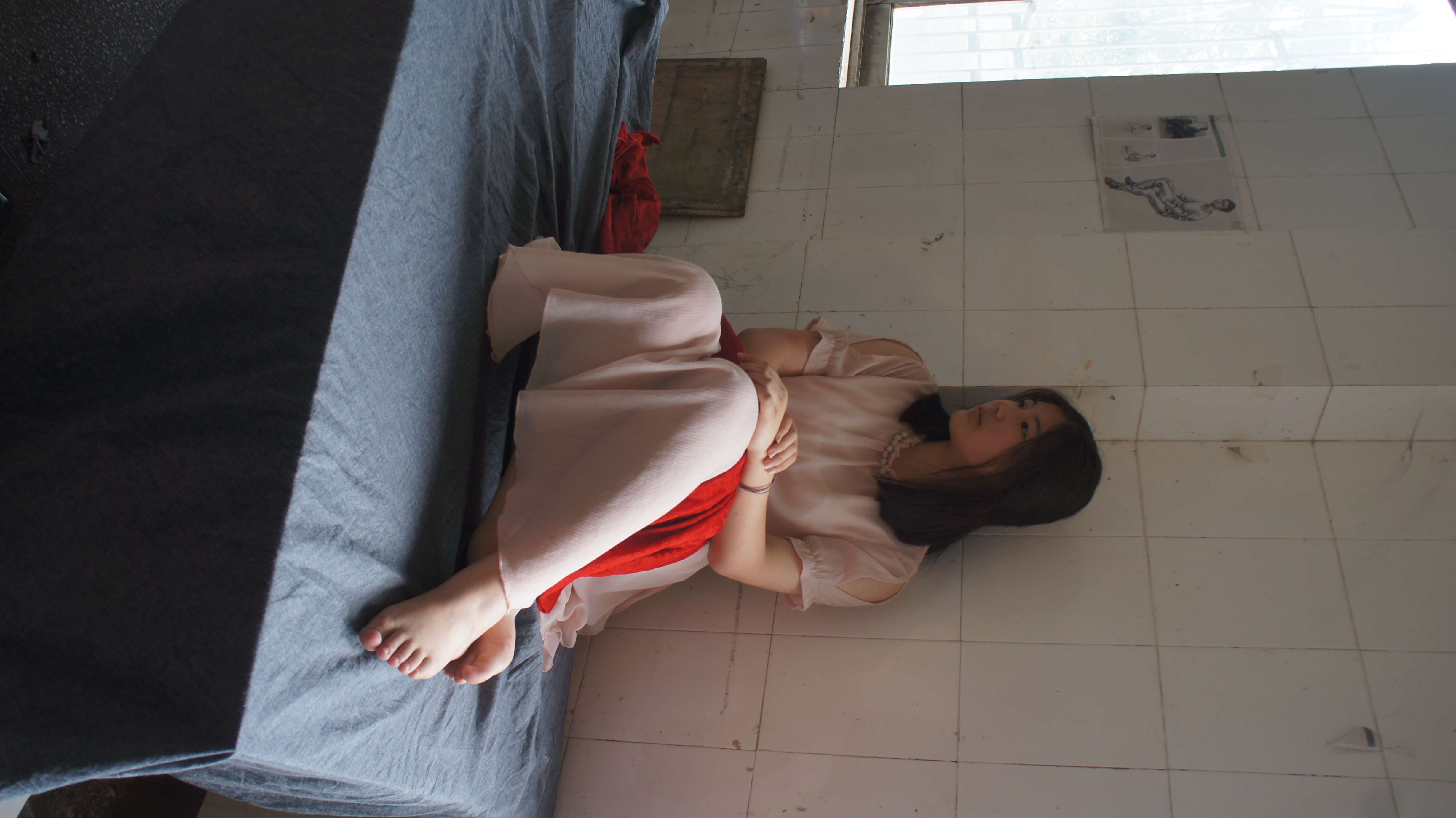 《有的肉感的少女裸足嫩脚丫》作品图