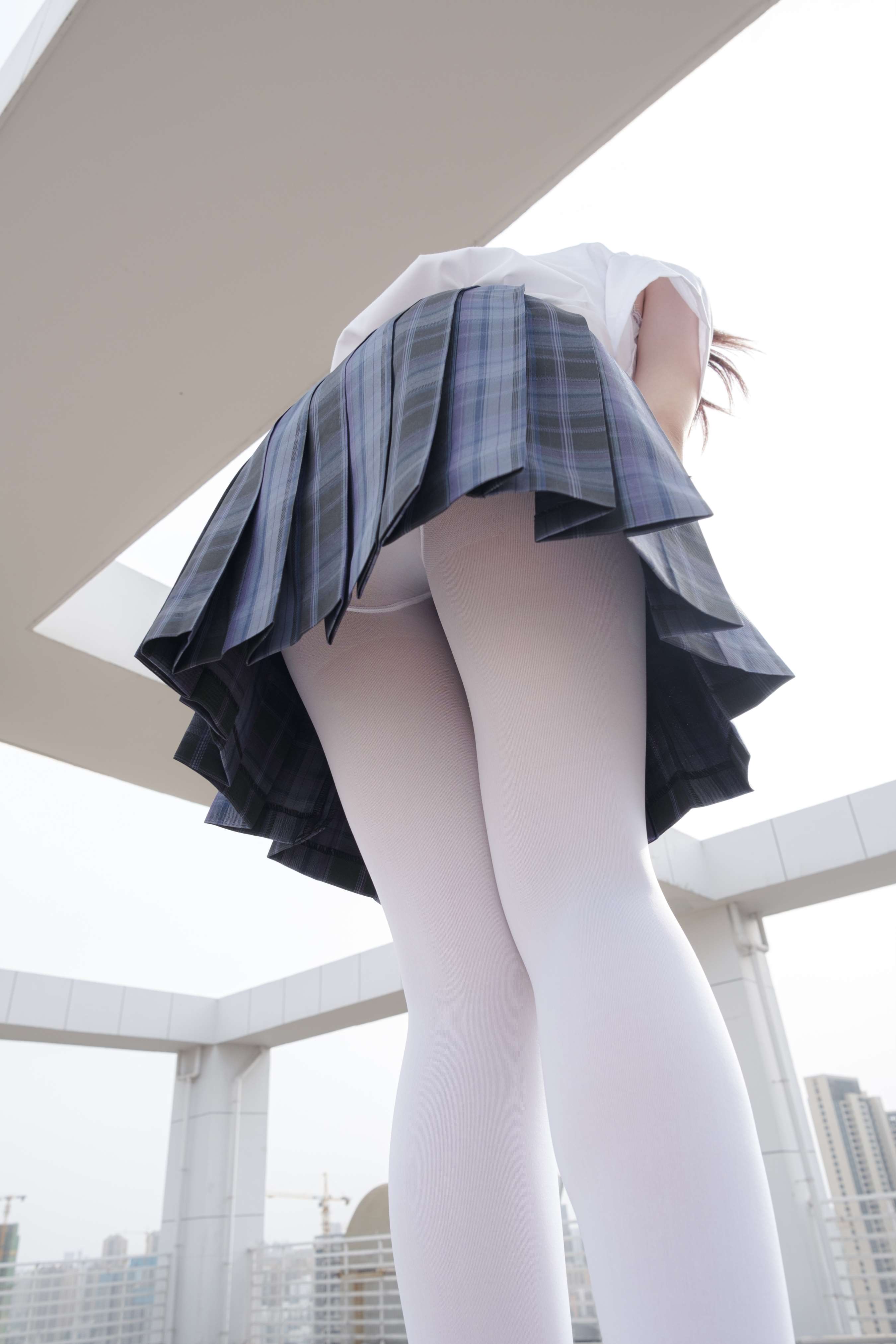 《小夜白丝脚丫》作品图