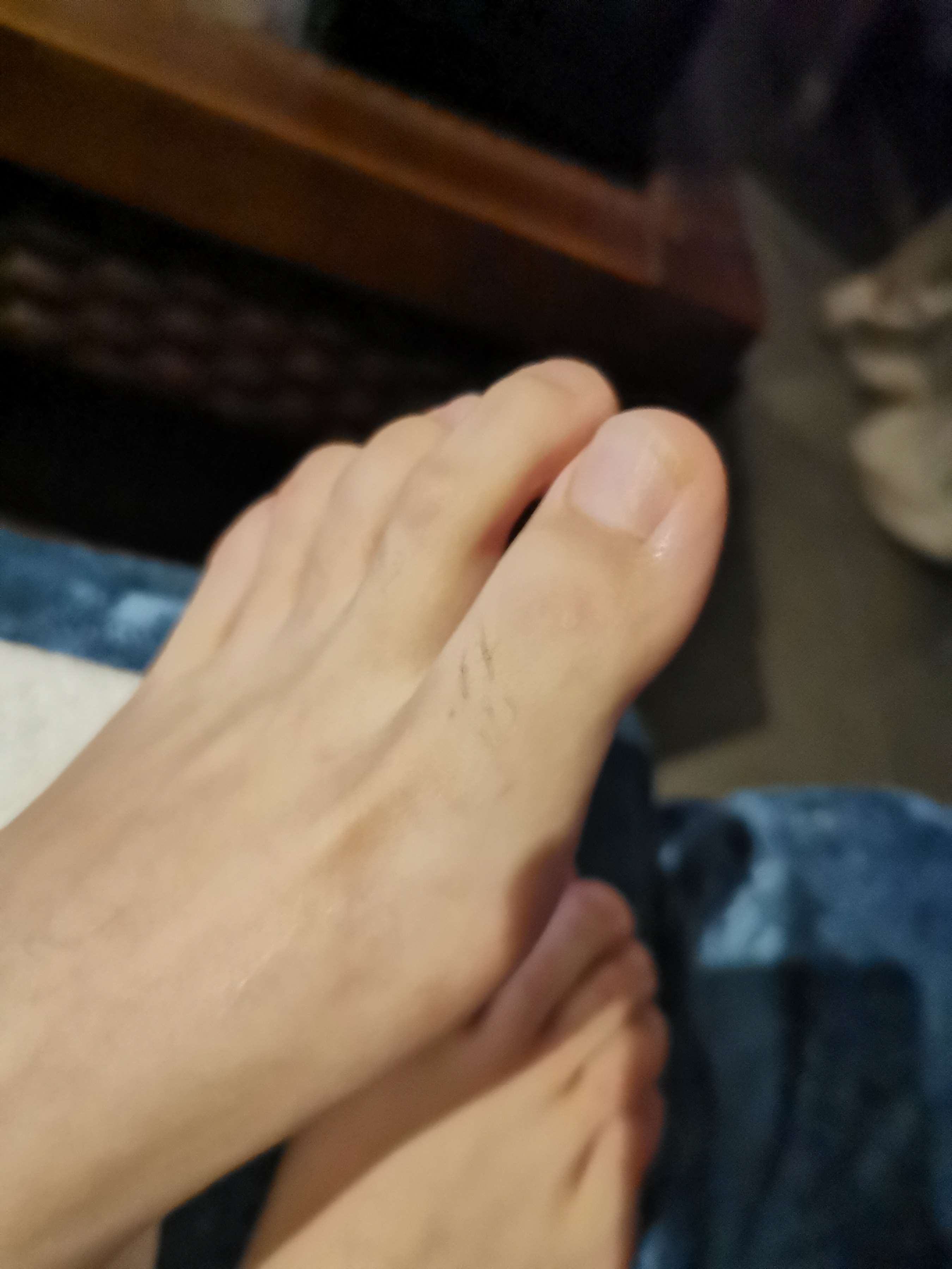 《沐足00后38码嫩脚》作品图