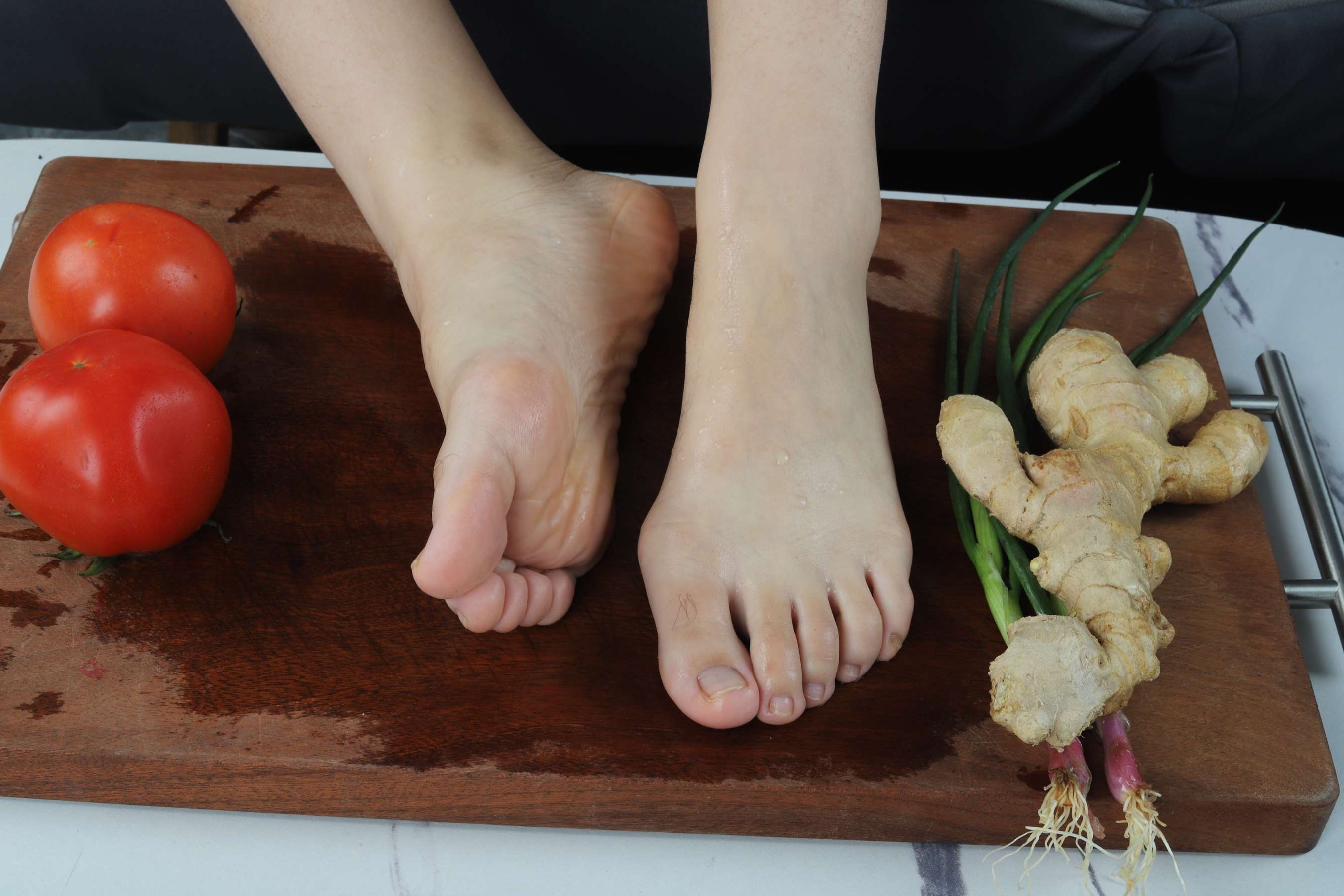 《雯雯的食物美脚》作品图