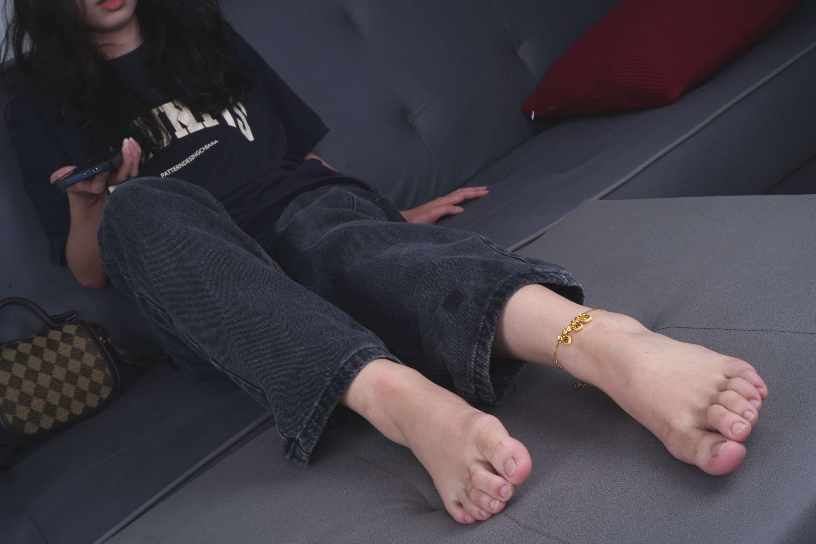 《张美女试镜展示36码臭脚丫》作品图