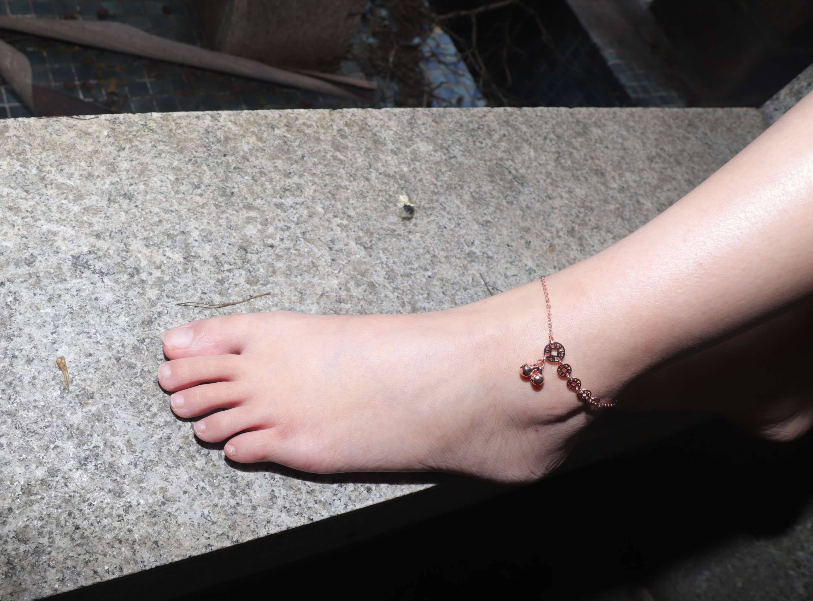 《慧婷师妹雪白脚丫》作品图