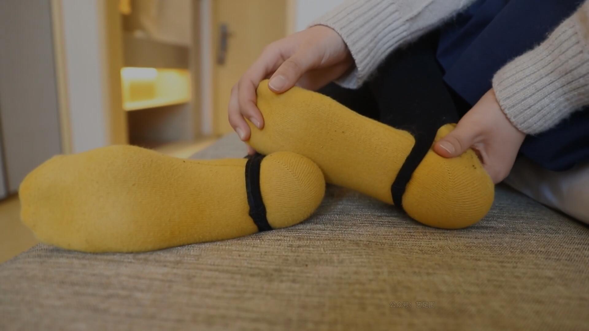 《[视频]少女长靴の黄棉袜脚》作品图