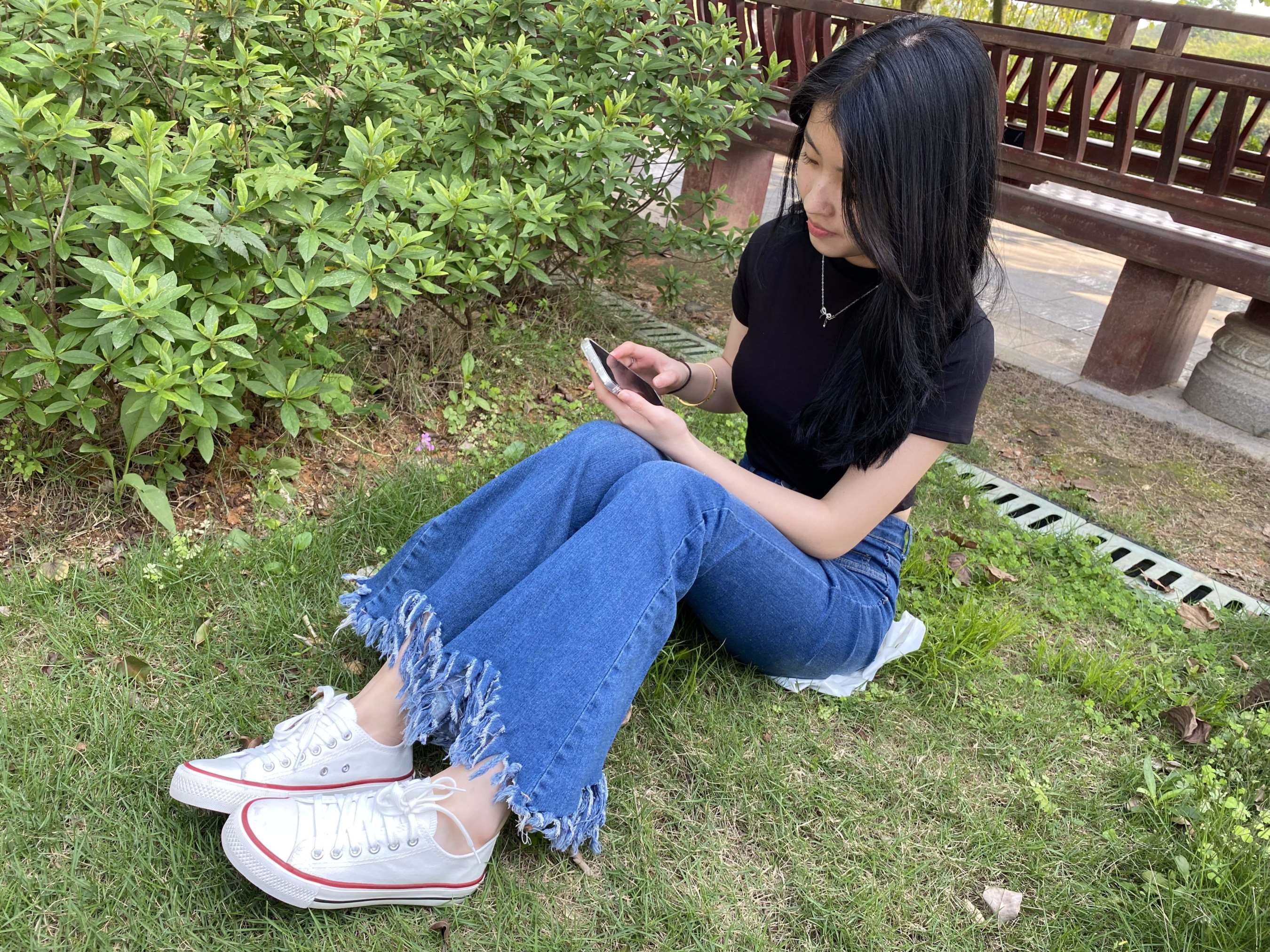 《婷婷船袜换鞋》作品图