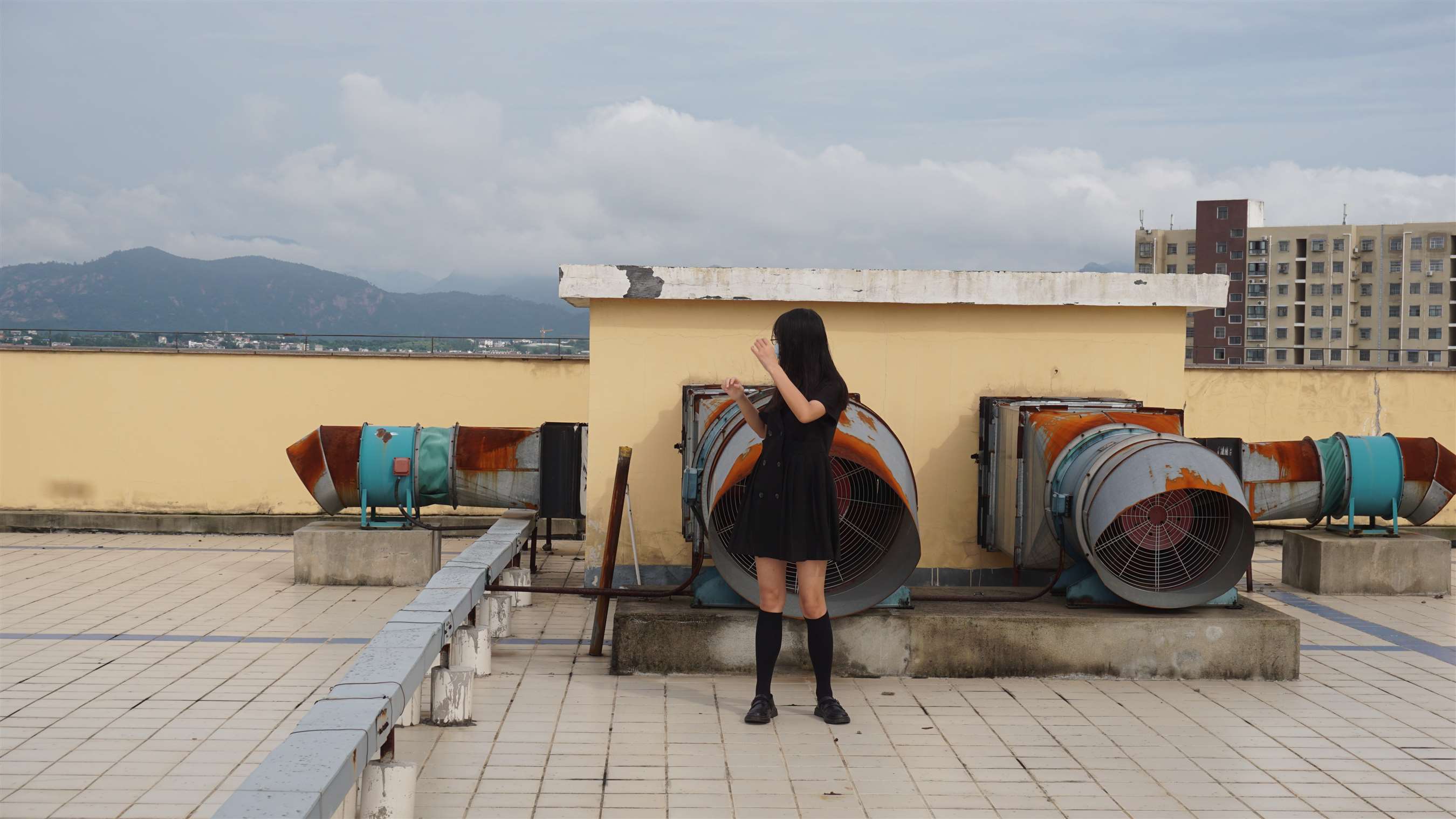 《天台眼镜少女》作品图