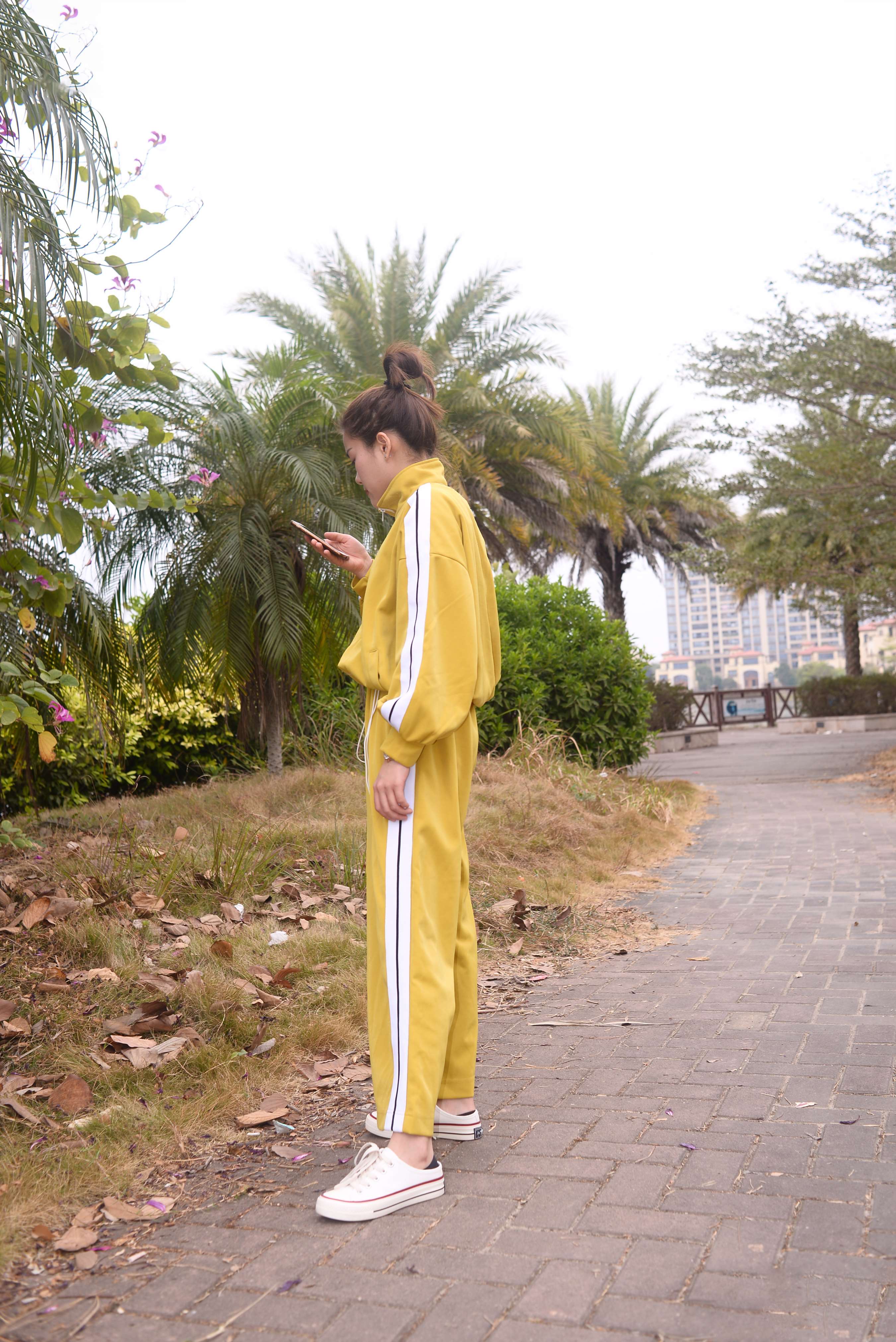 《运动学妹的船袜脚》作品图