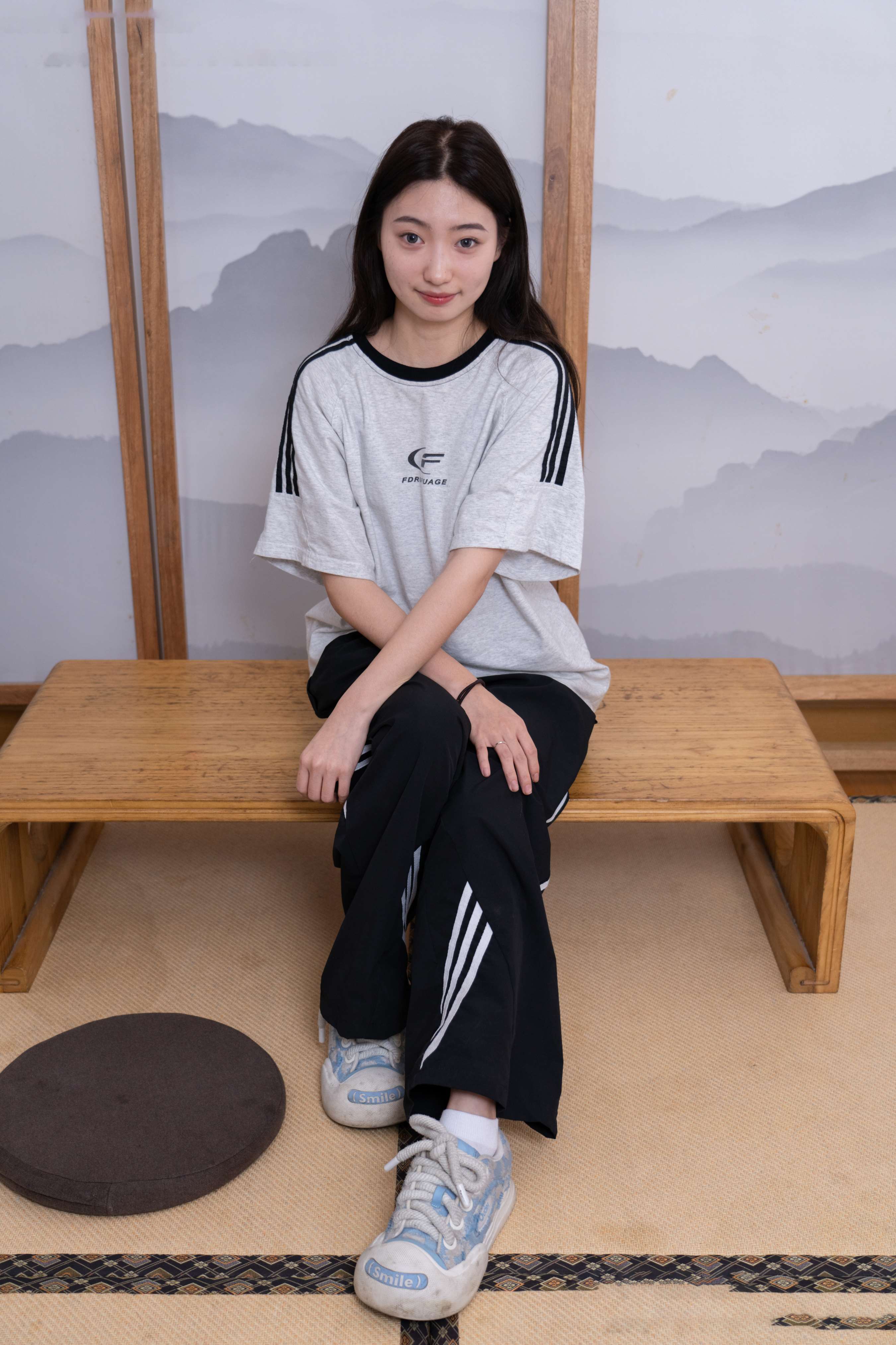 《雪梨 帆布鞋白棉袜の裸足》作品图