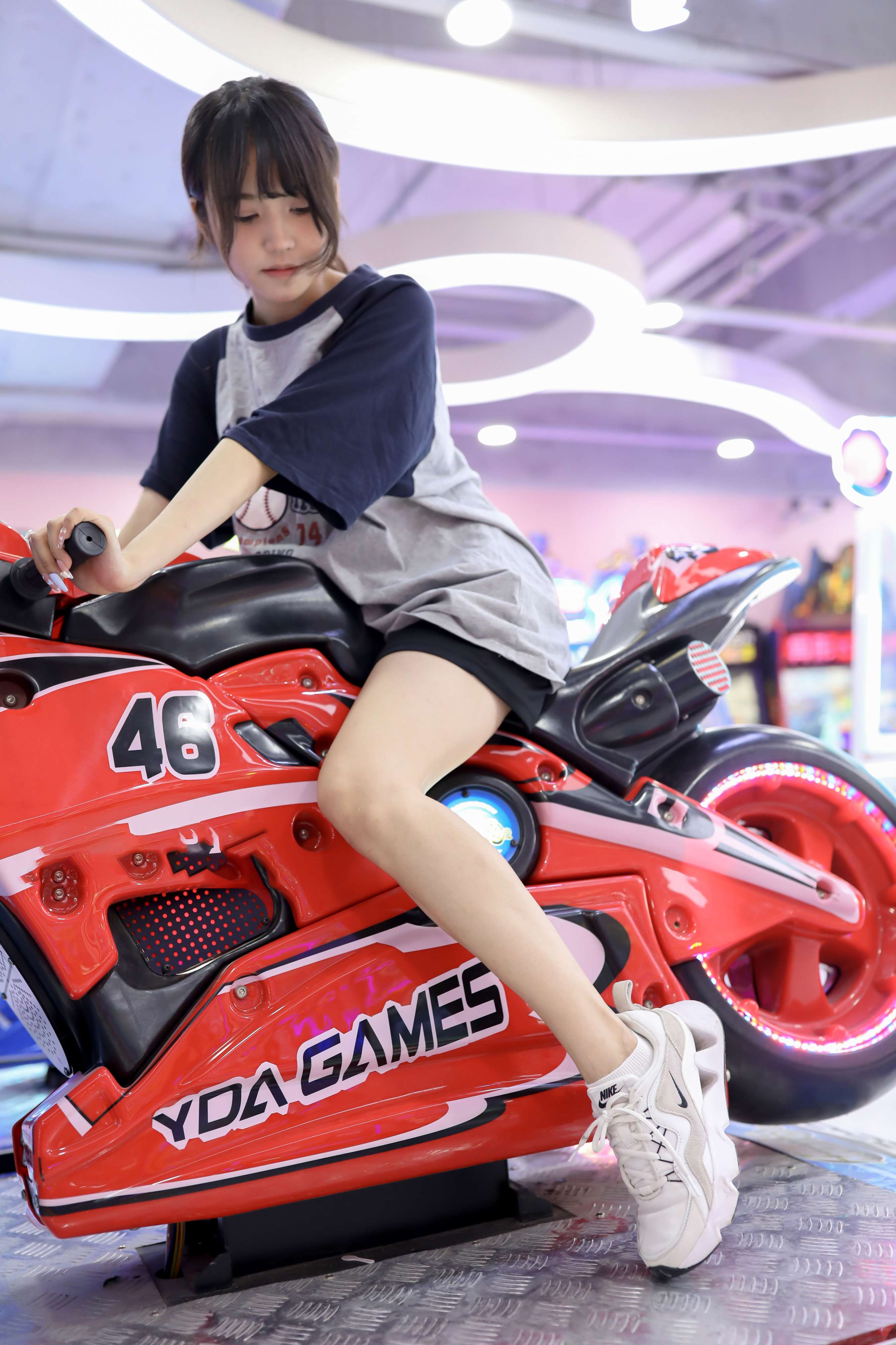 《莹莹玩后展棉袜》作品图