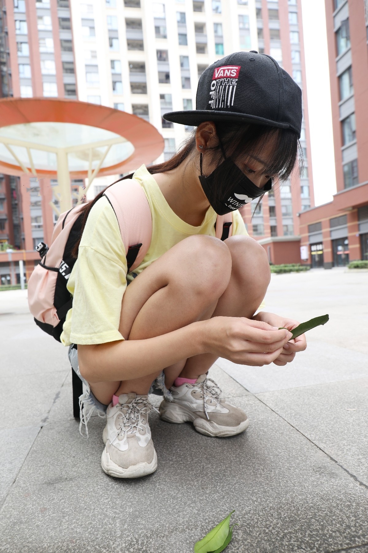 《叮叮球鞋の脏脏的棉袜脚》作品图