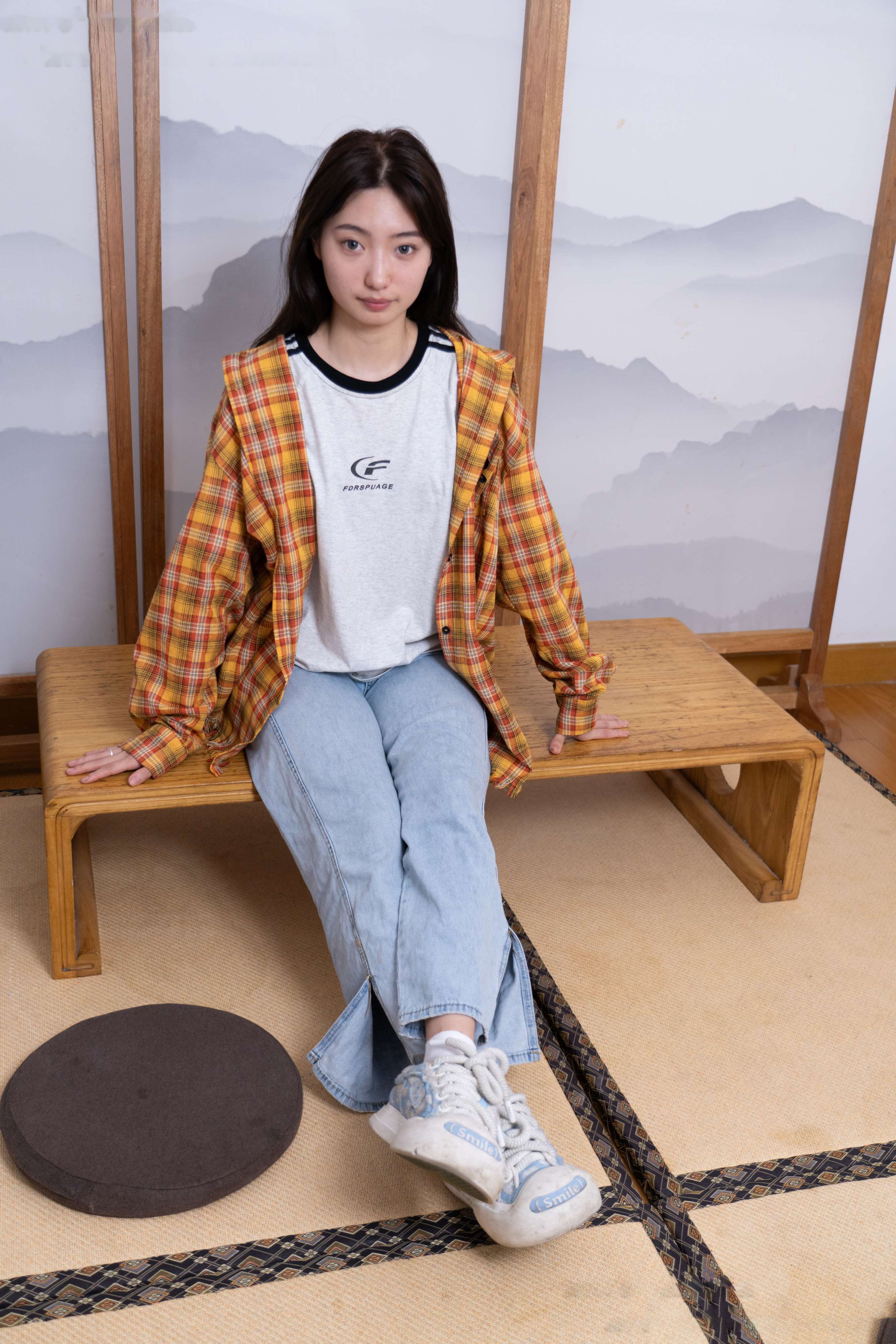 《雪梨-帆布鞋、白棉袜、裸足》作品图