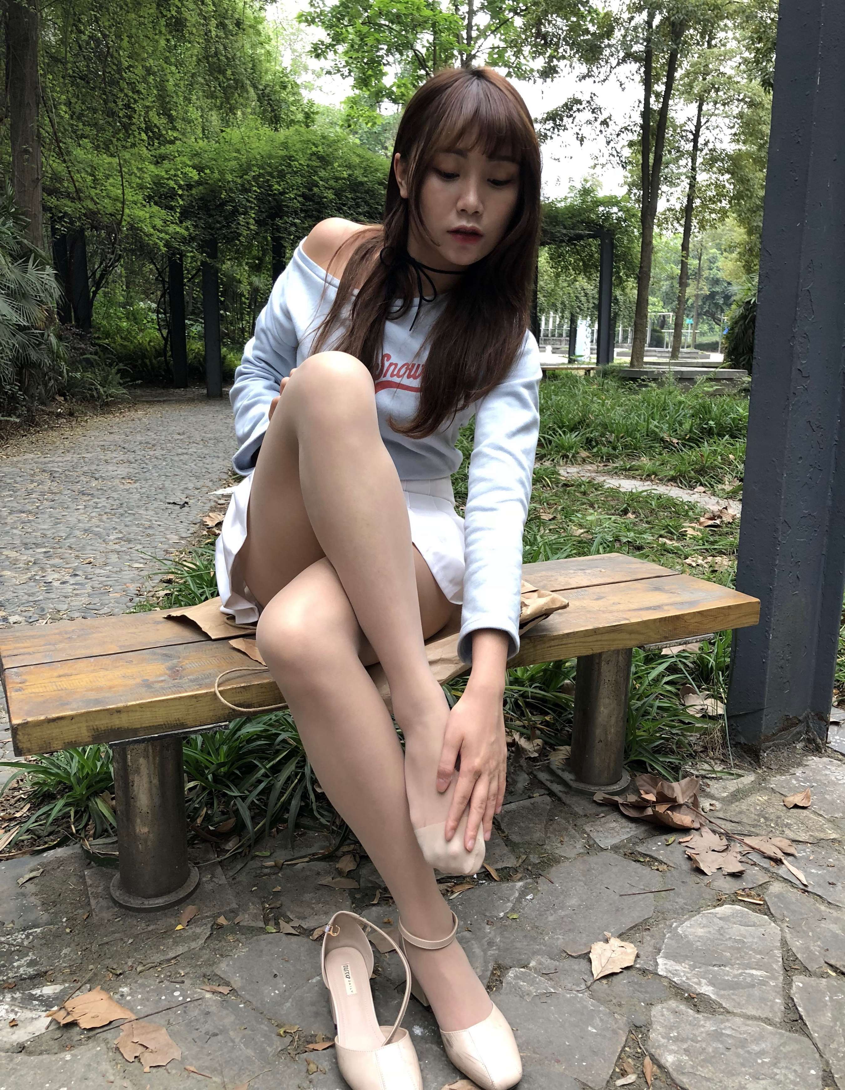 《后山公园里的肉丝脚丫》作品图