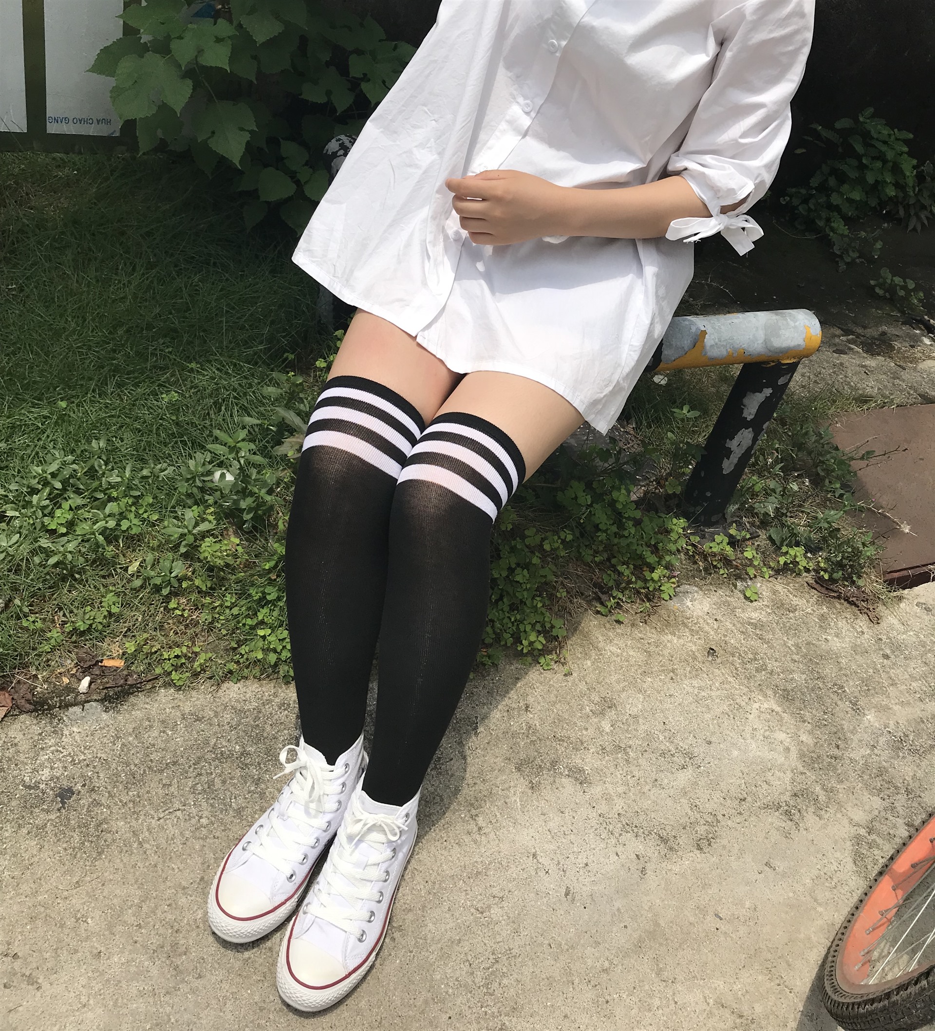 《学姐帆布鞋の丝袜脚丫+2个视频》作品图