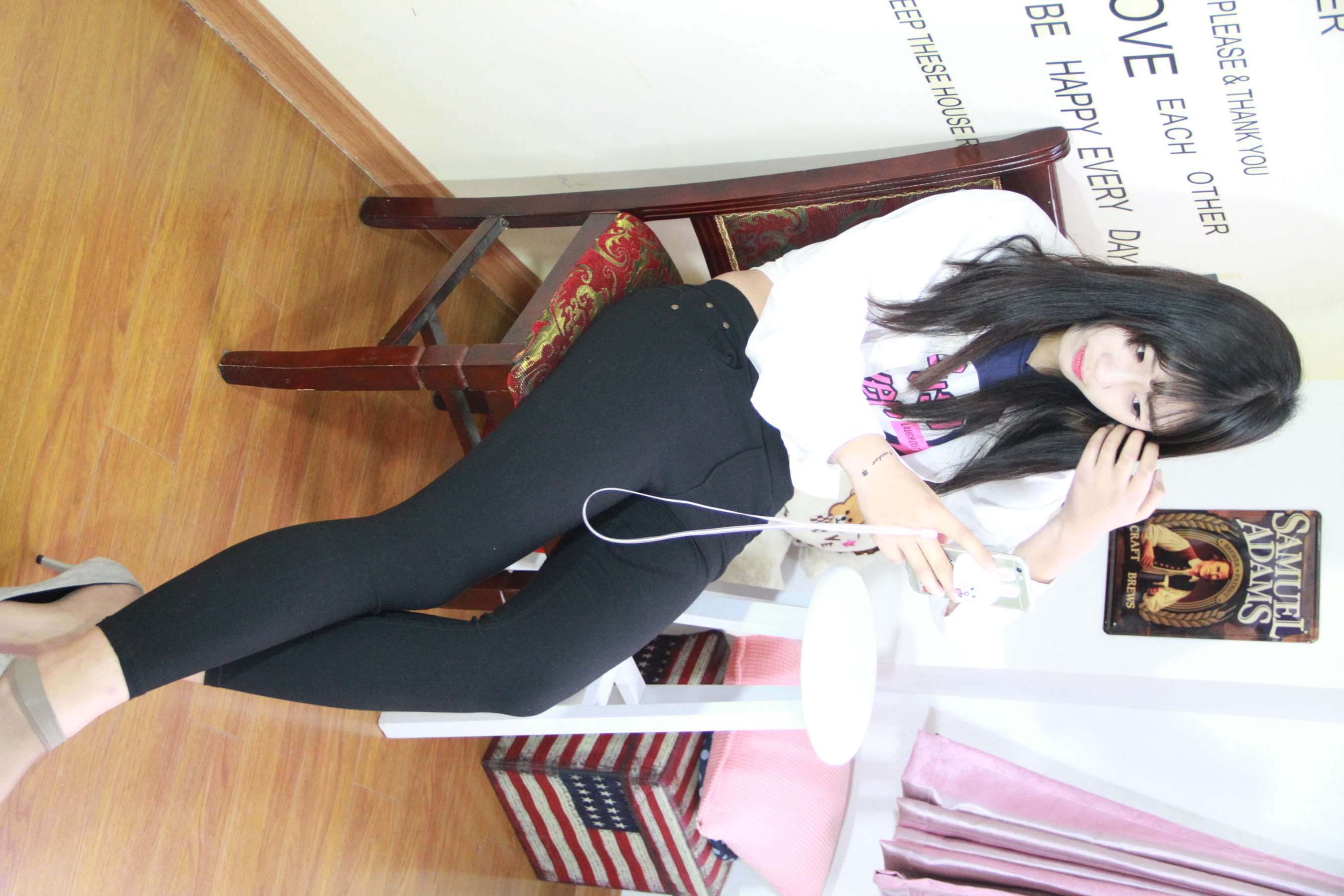 《小姐姐40码大脚丫》作品图