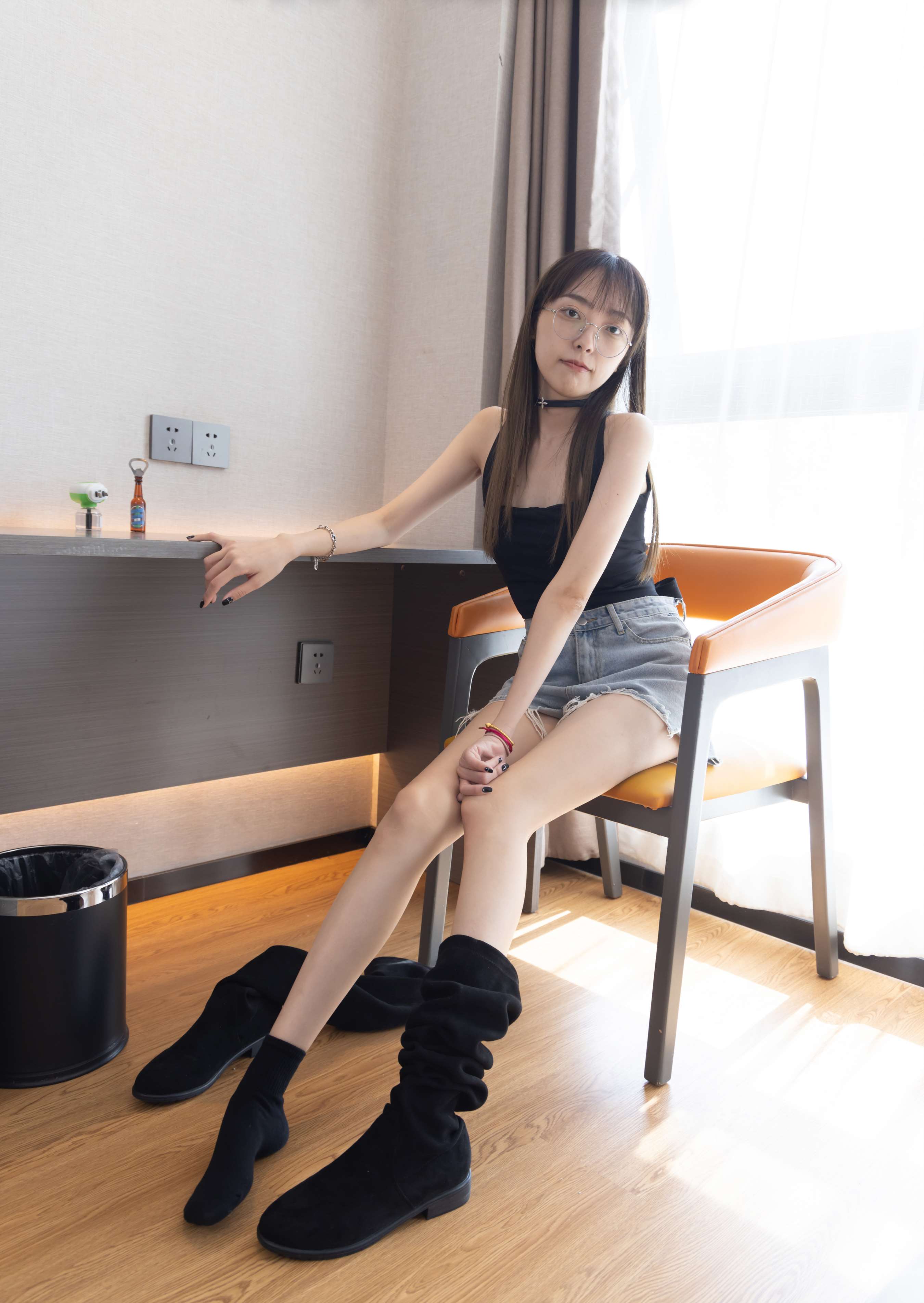 《稚予-棉袜の裸足脚丫》作品图