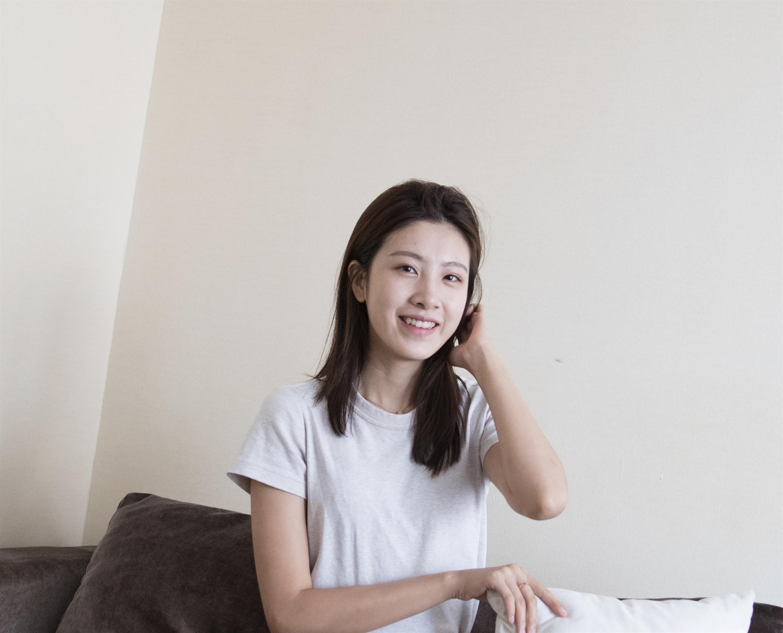 《T恤の板鞋棉袜脚+视频1个》作品图