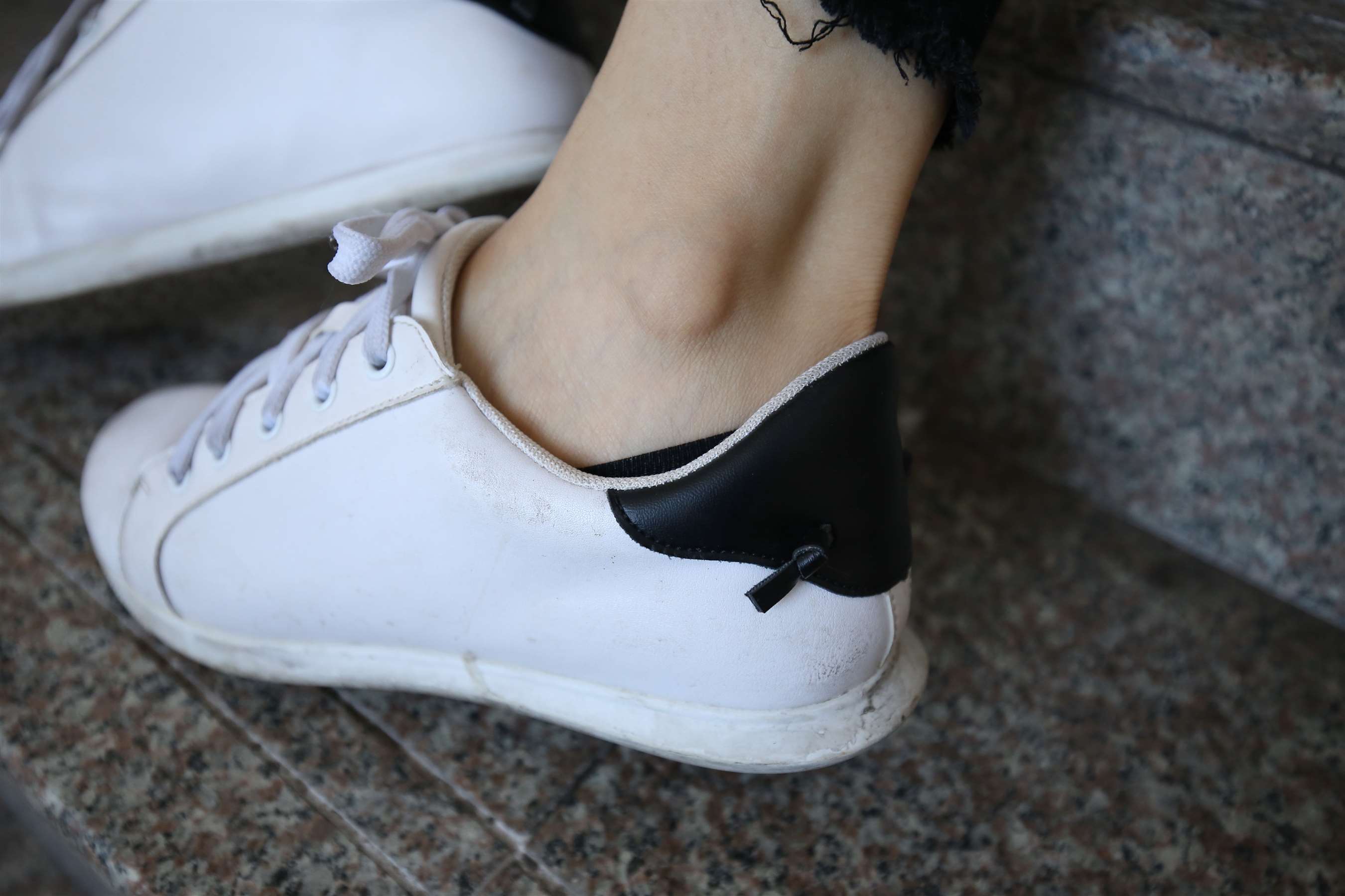 《学姐板鞋の船袜脚丫【视频1个网盘下载】》作品图