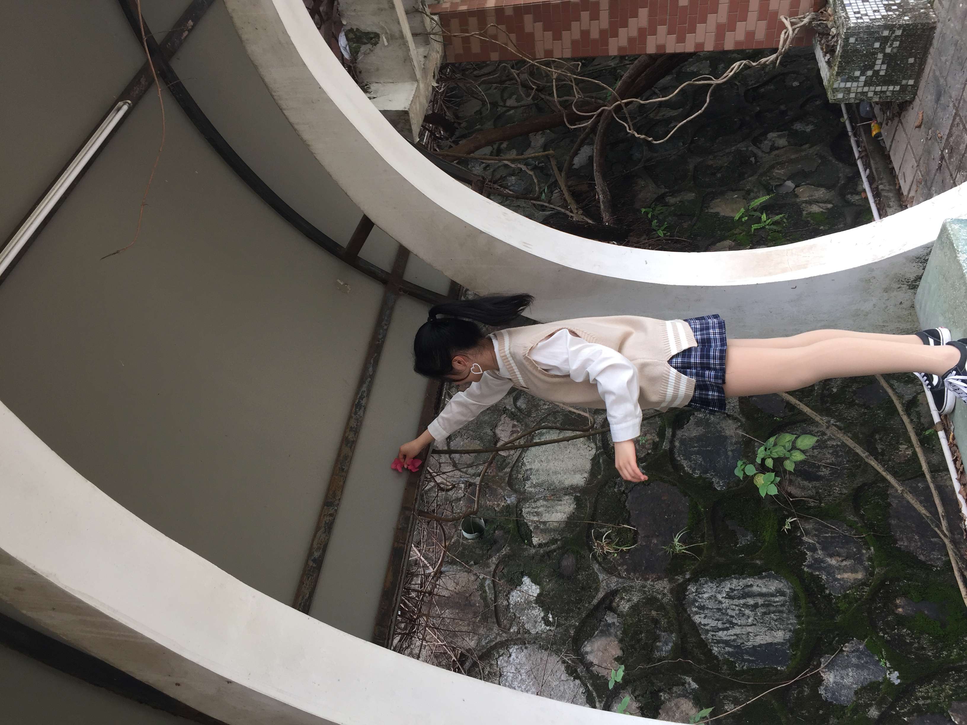 《体育馆帆布鞋の白棉袜脚丫》作品图