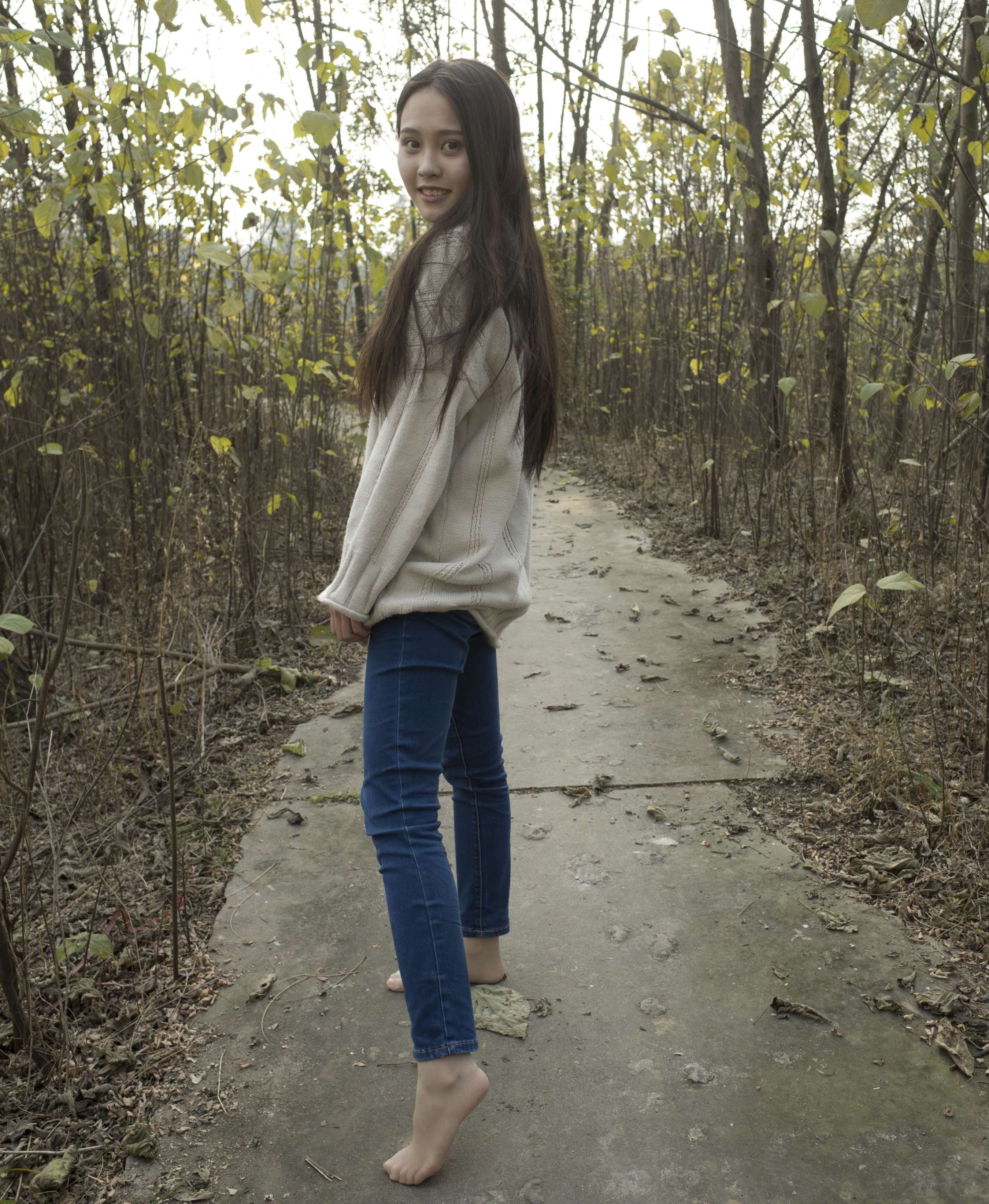 《丝足逛公园》作品图