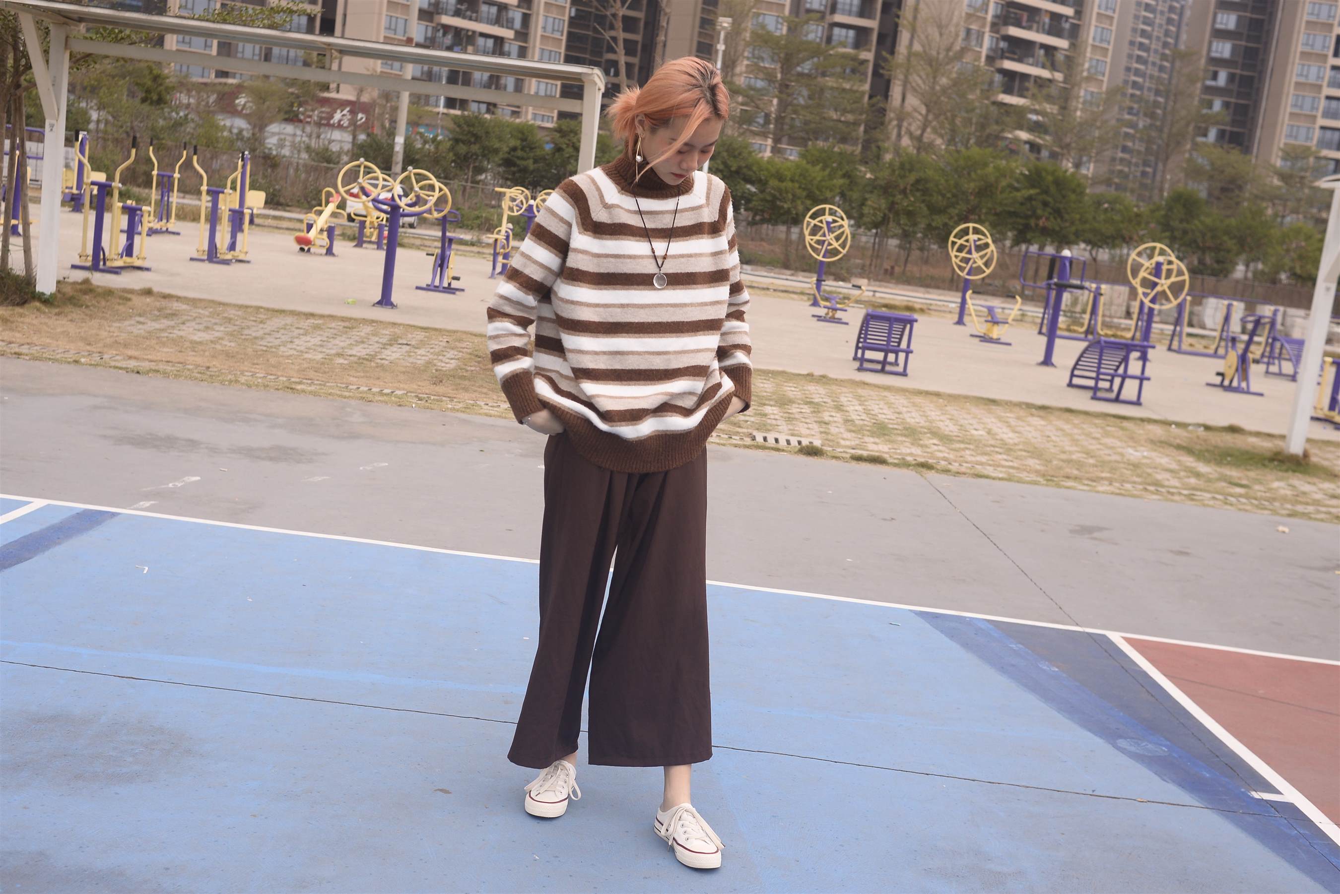 《同小区的小姐姐【花絮1个网盘下载】》作品图