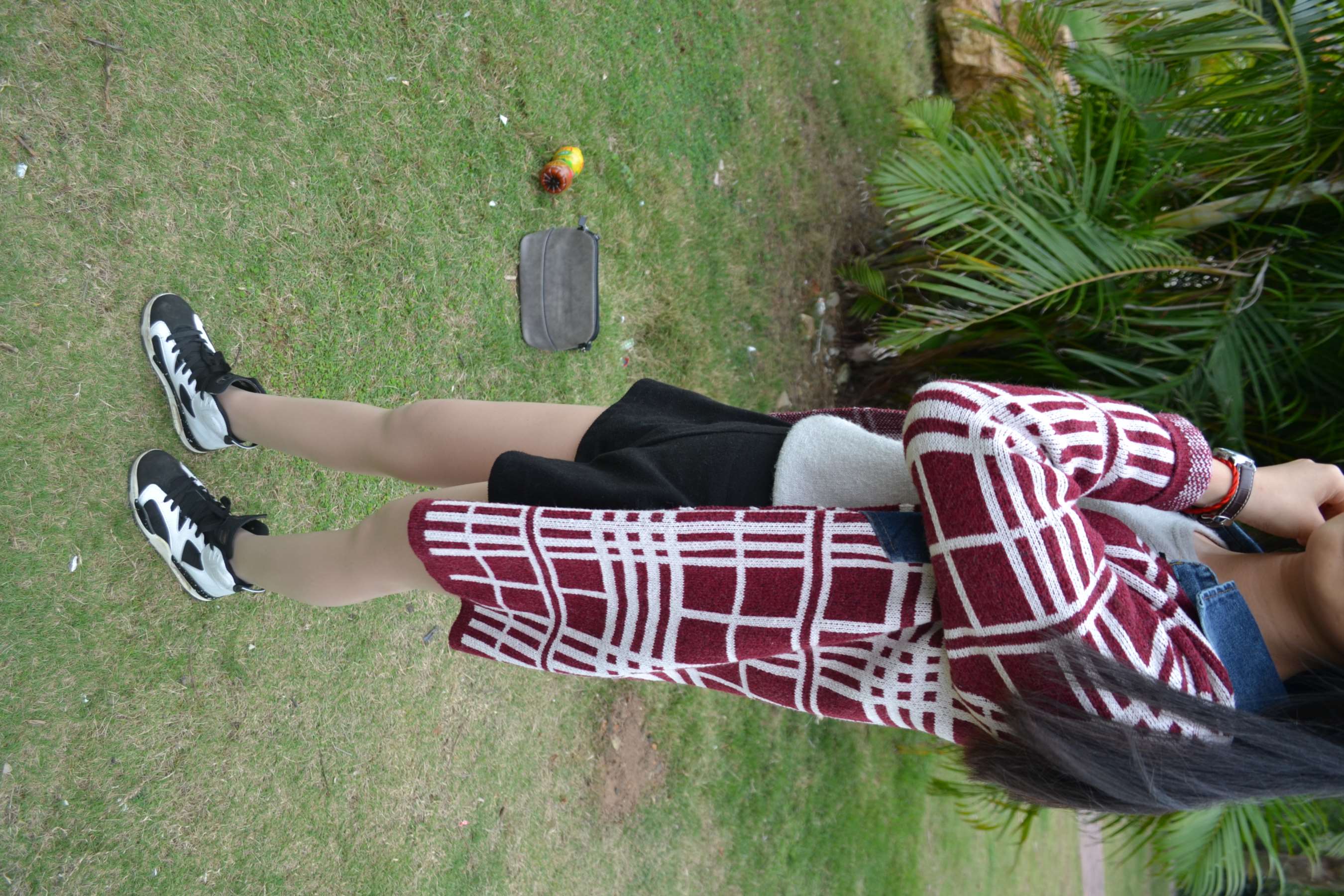 《学妹小芹午后的草地》作品图