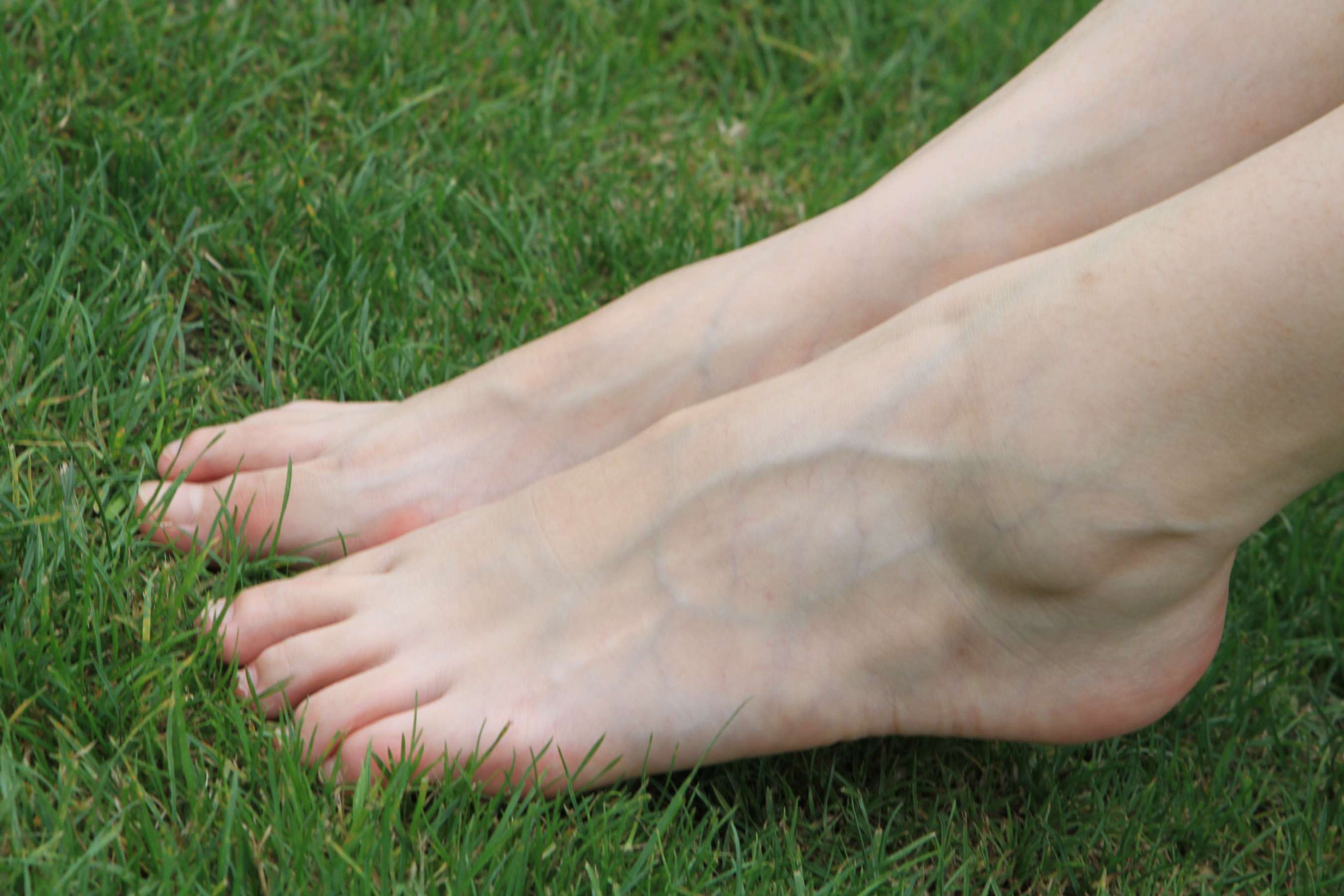 《学姐热裤公园展嫩足》作品图