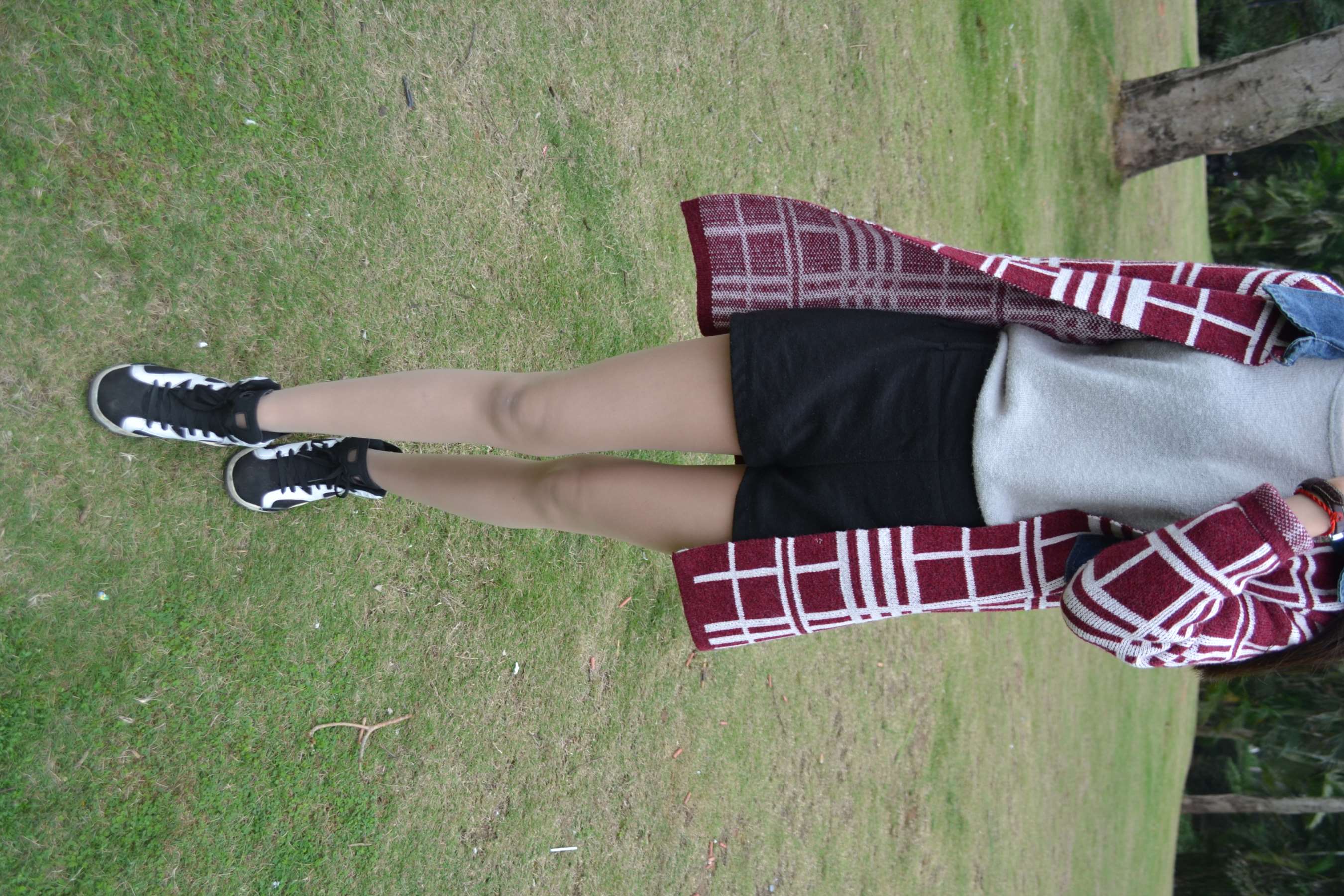 《学妹小芹午后的草地》作品图