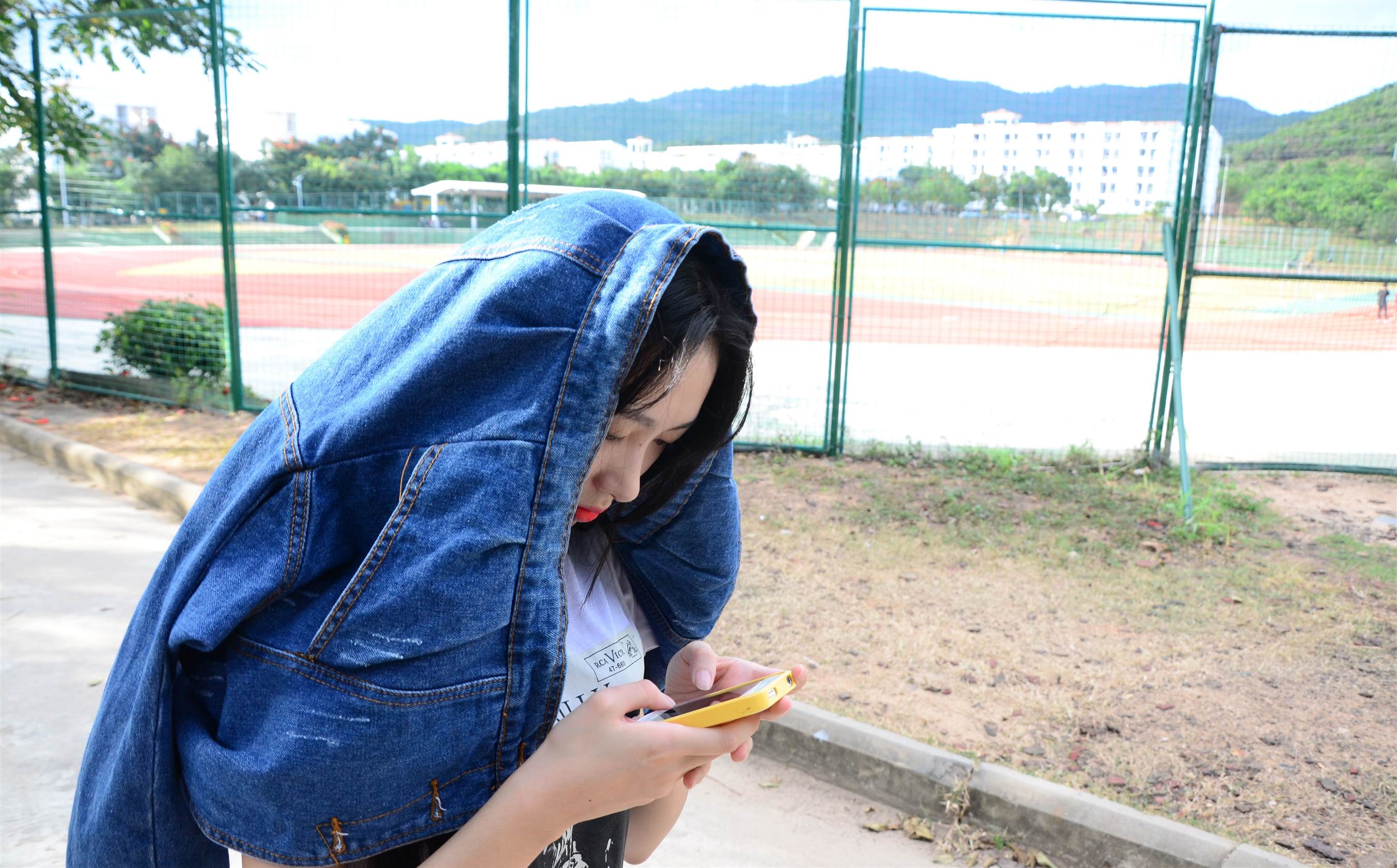 《校园帆布鞋の白锦袜》作品图