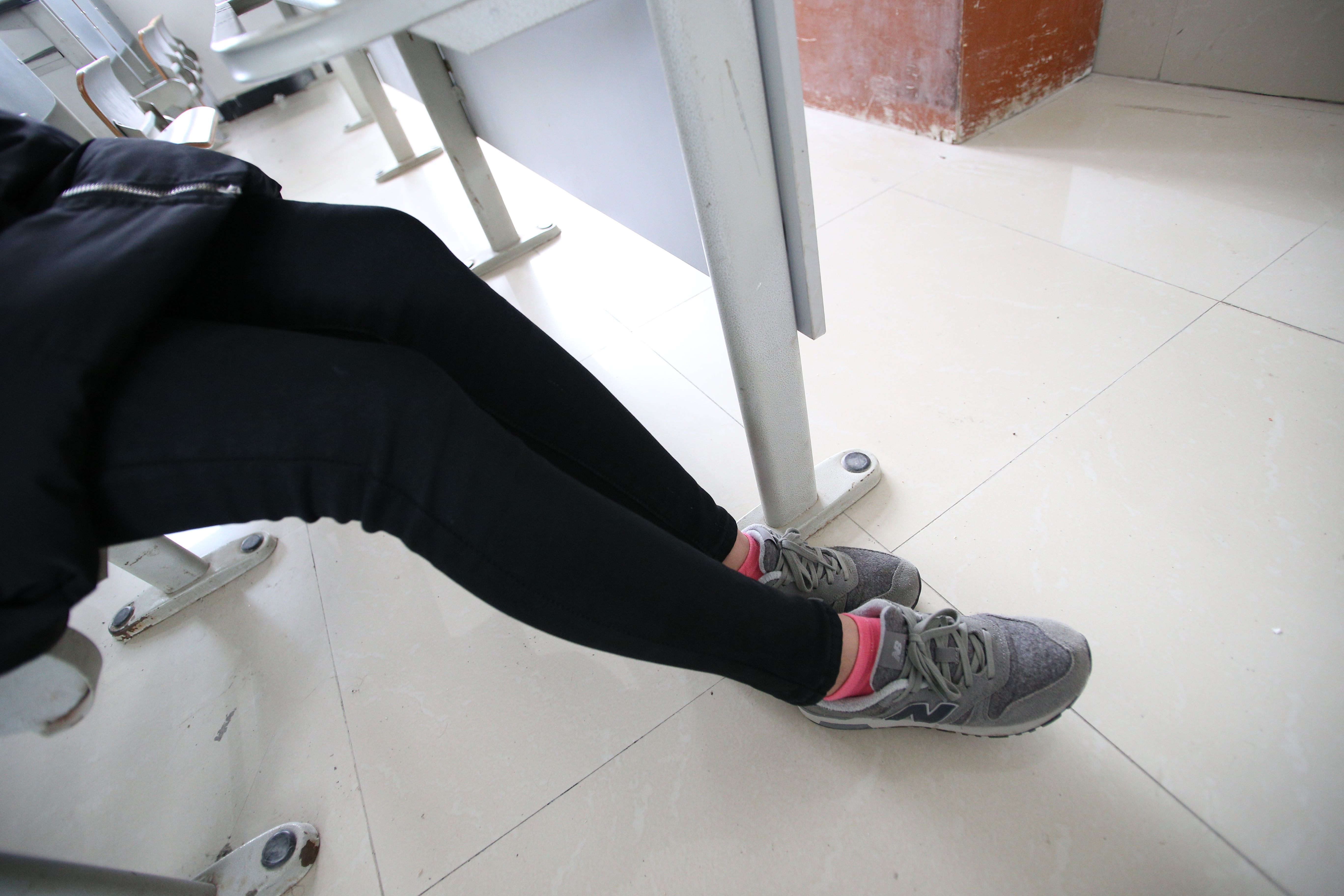 《学妹棉袜脚丫》作品图