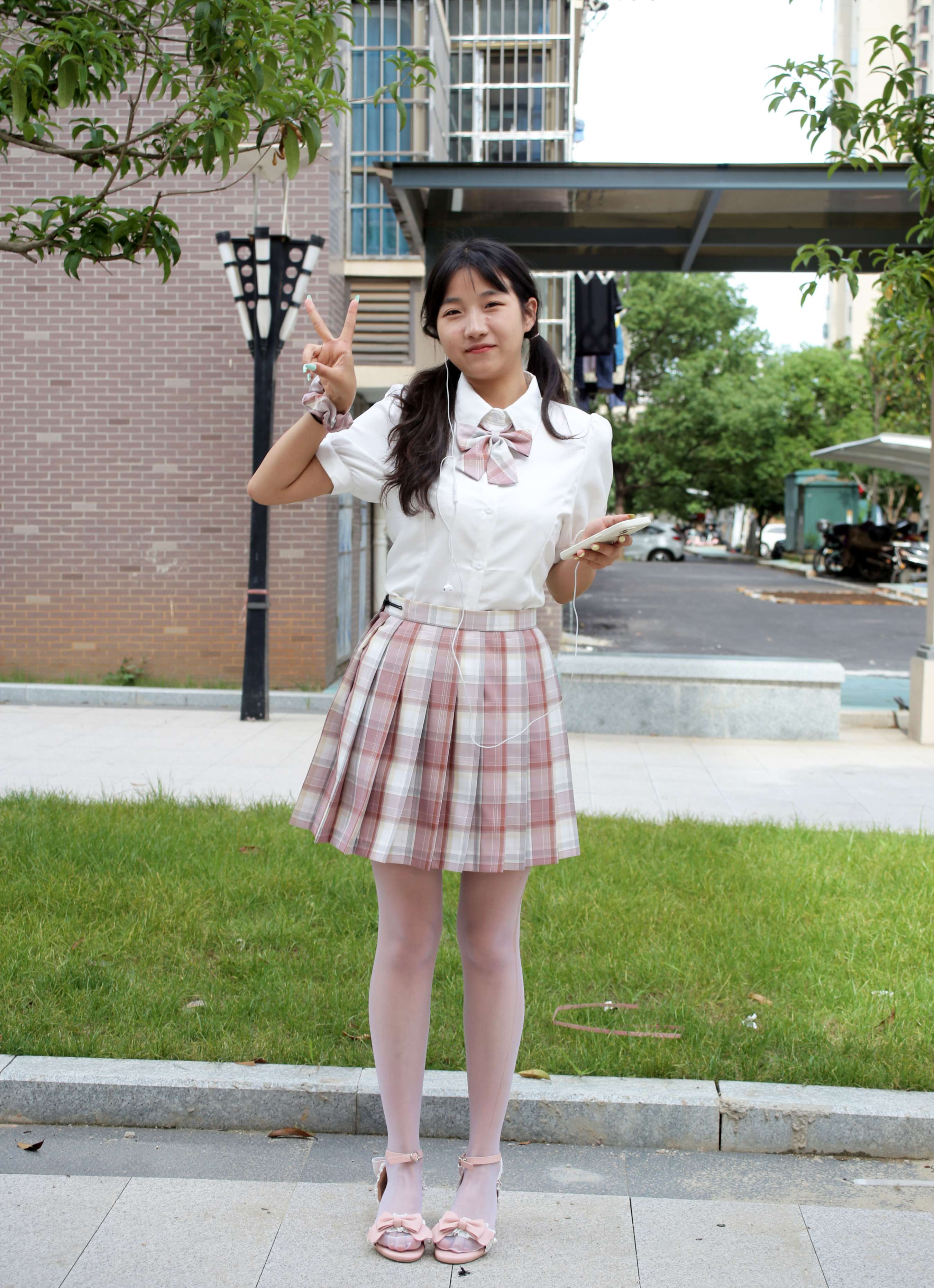 《点点 优雅自然》作品图