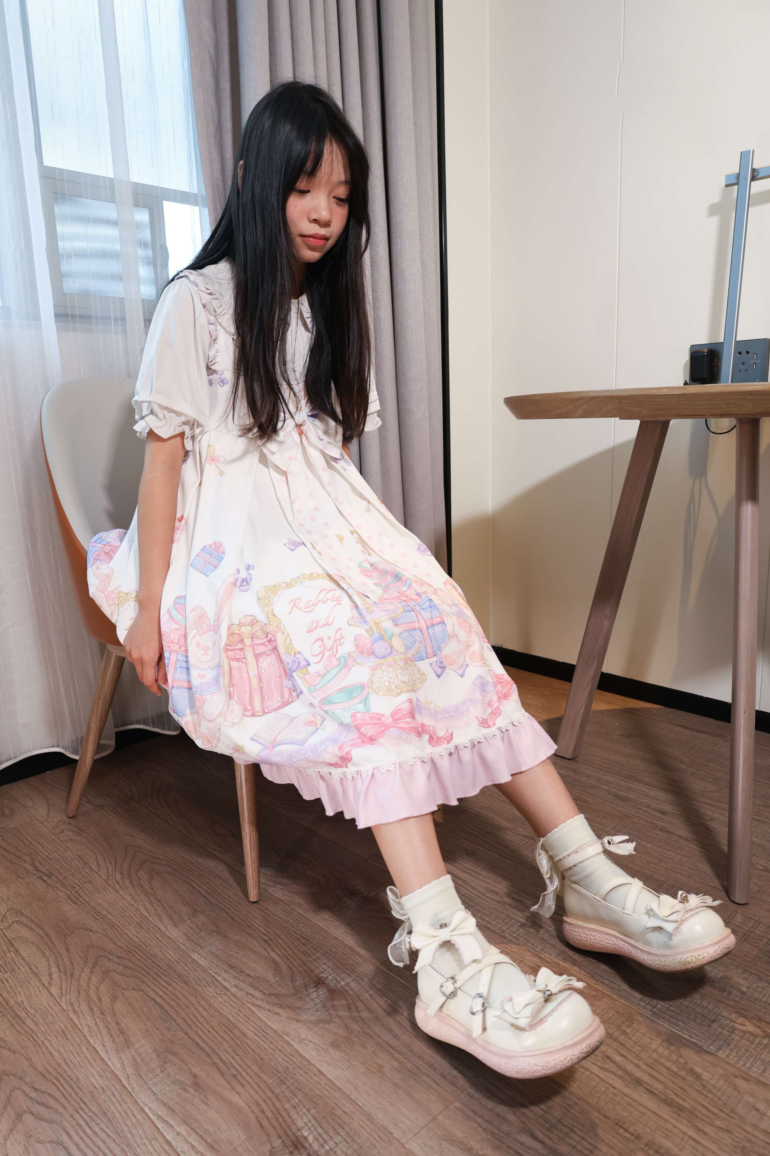 《少女公主裙の棉袜足》作品图