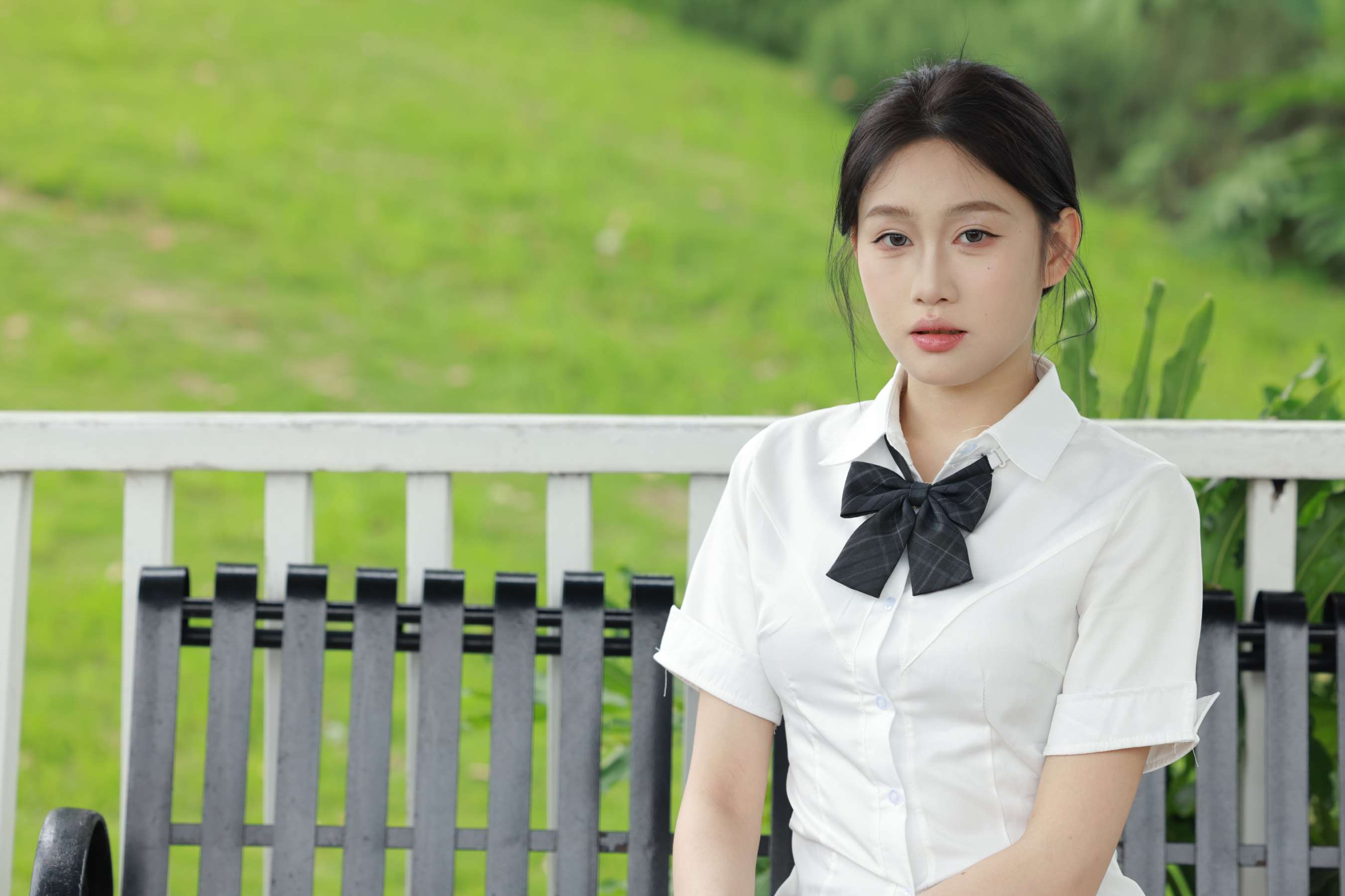 《妍妍皮鞋脱黑丝展嫩足》作品图