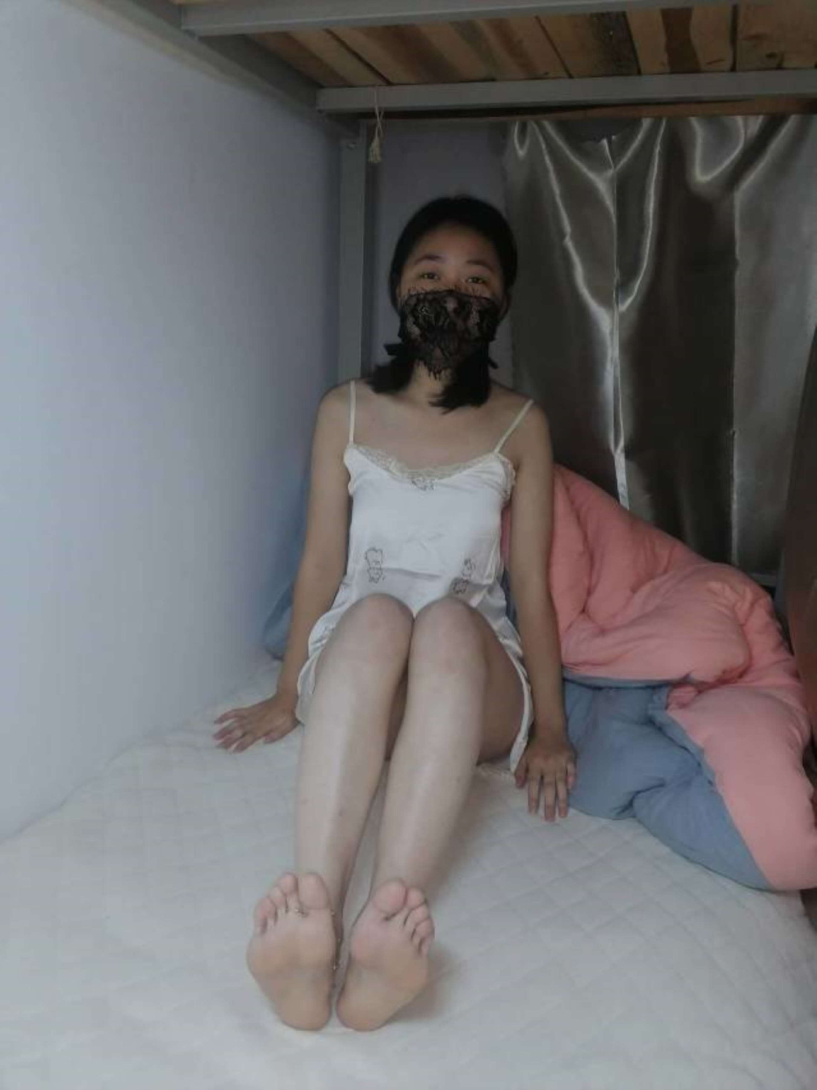 《高一学妹的嫩足》作品图