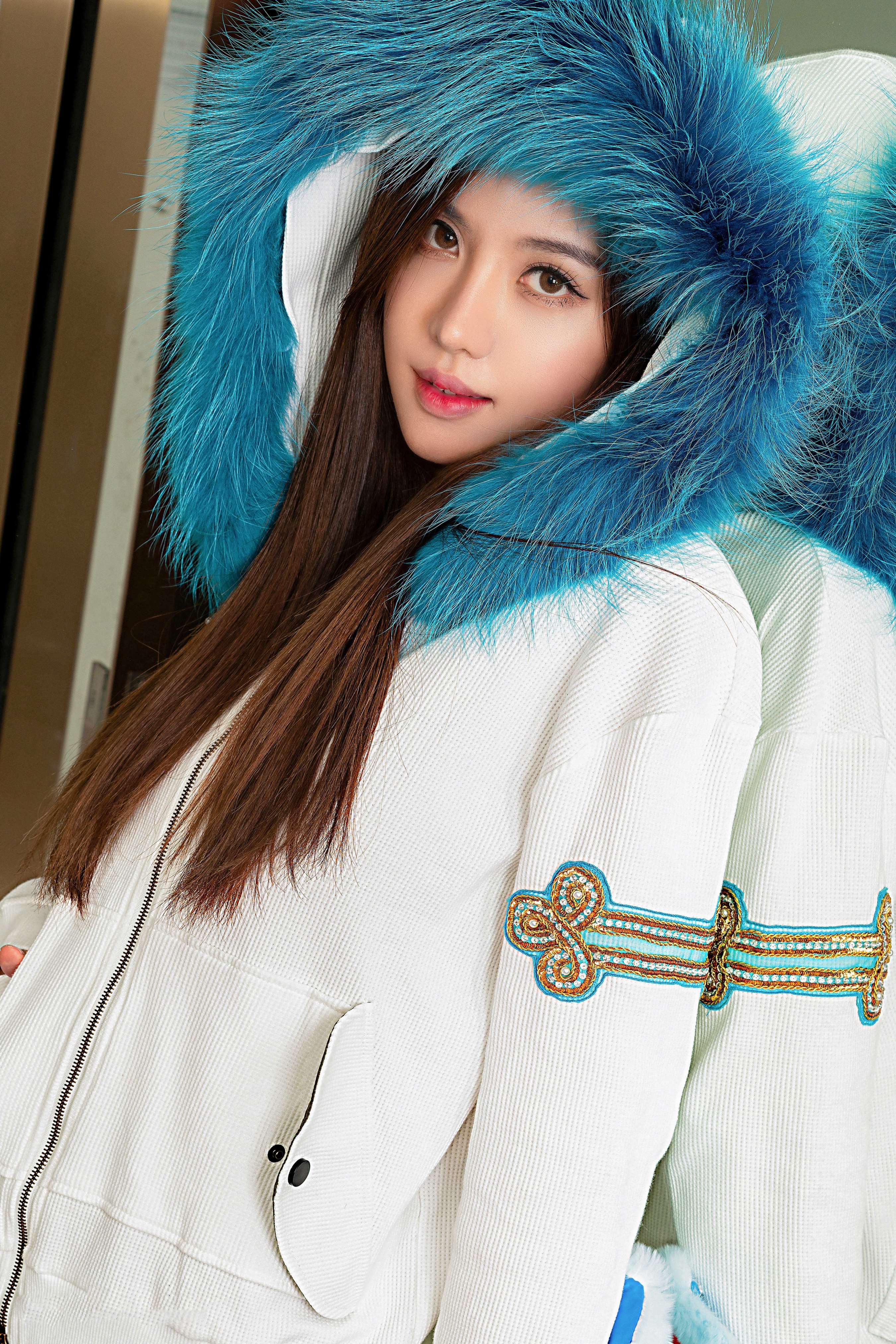 《静怡-冬日长靴里的修长裸足》作品图