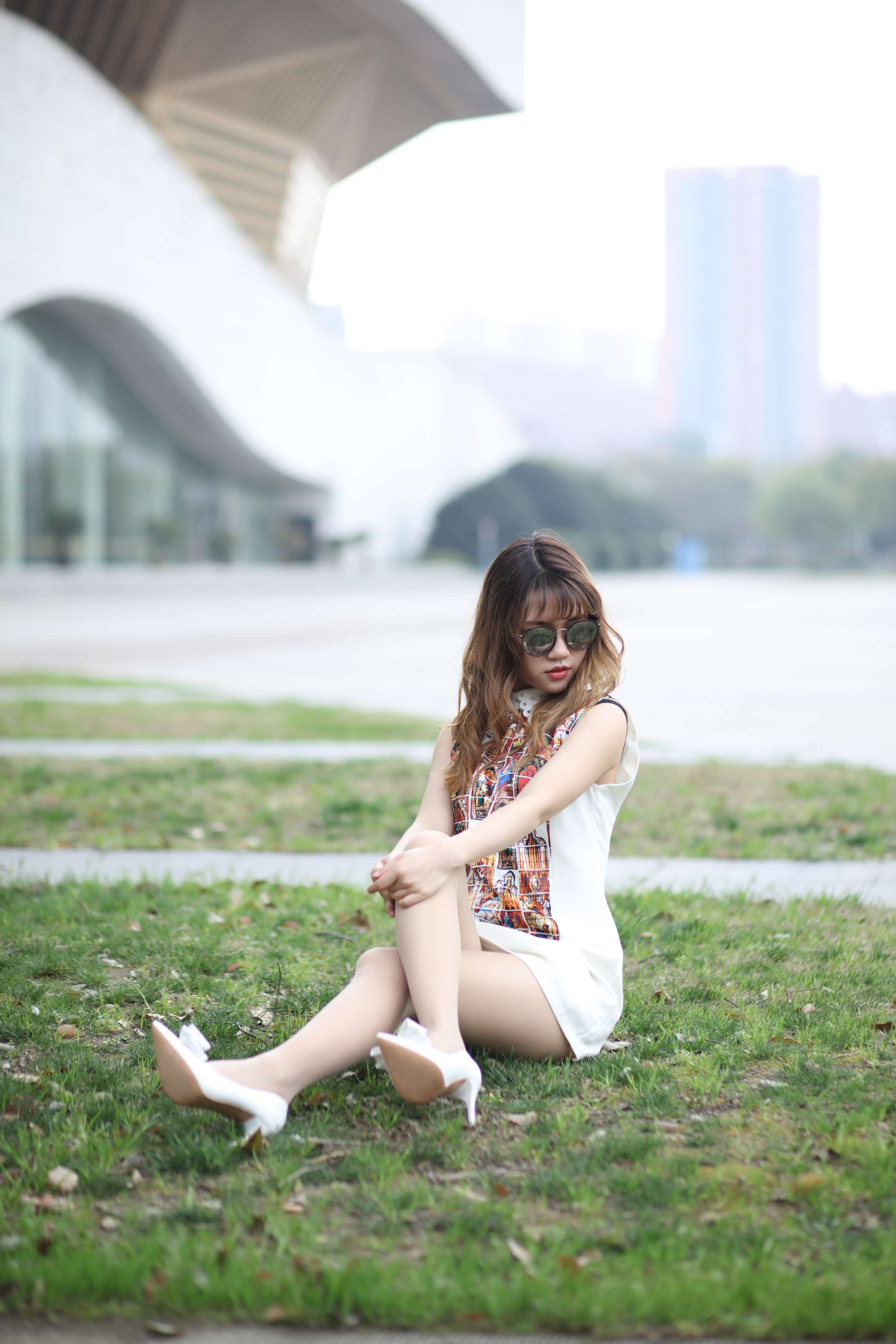 《高高-坐好了，大白腿！》作品图