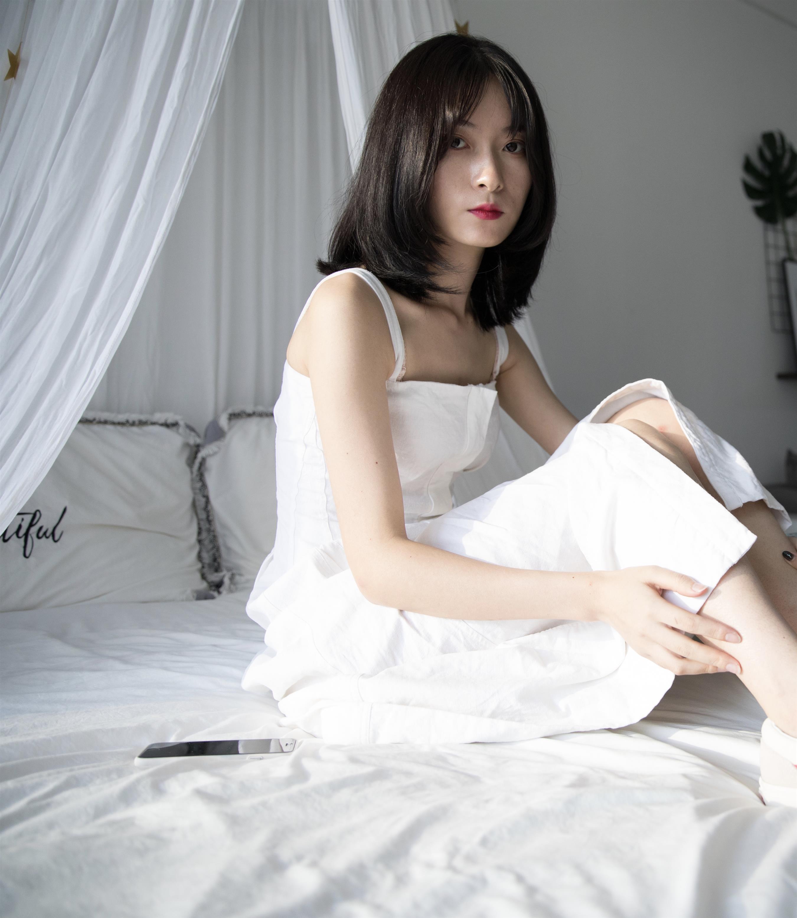 《连衣裙の板鞋棉袜脚丫+视频1个》作品图