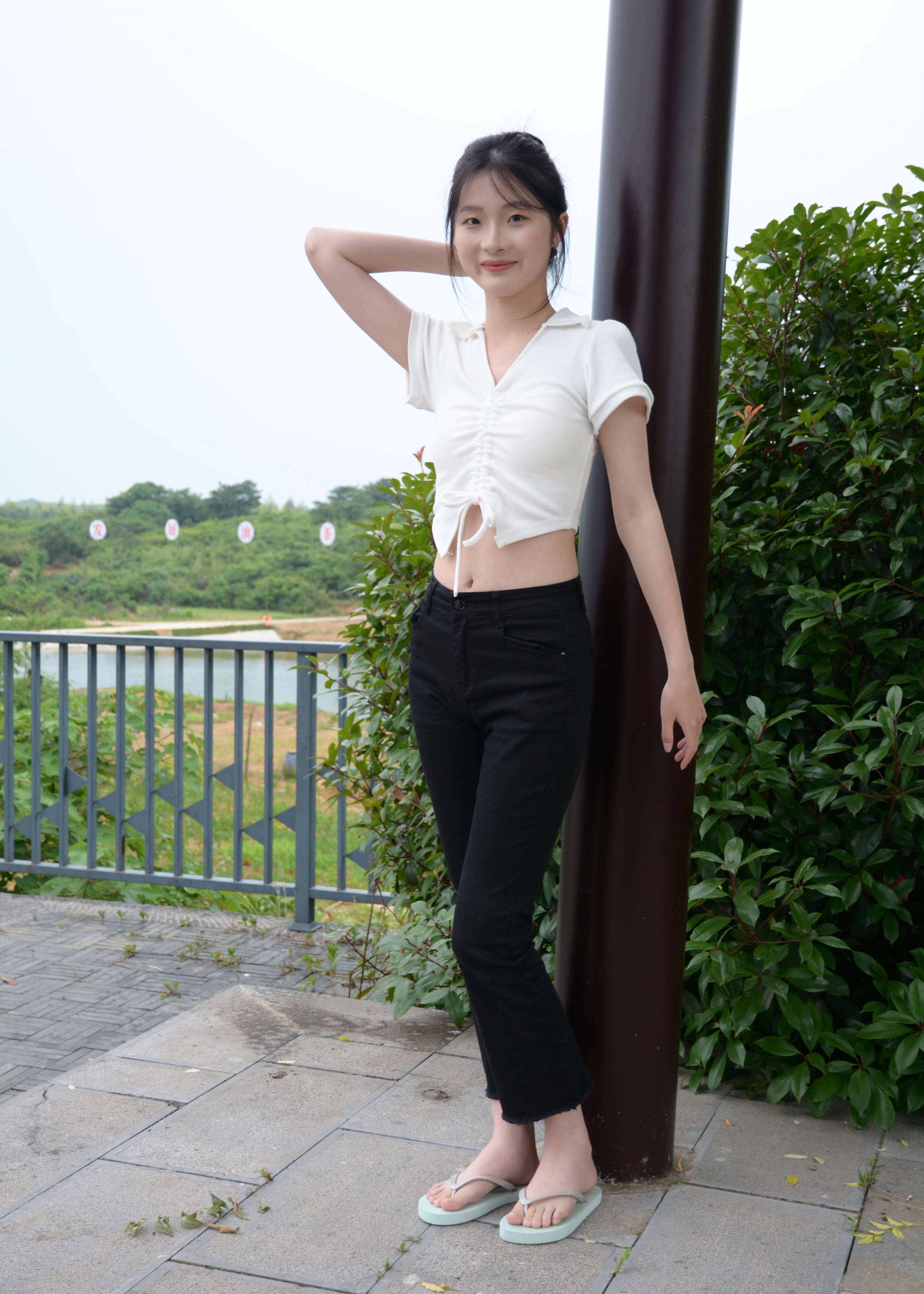 《安妮人字拖の嫩足》作品图