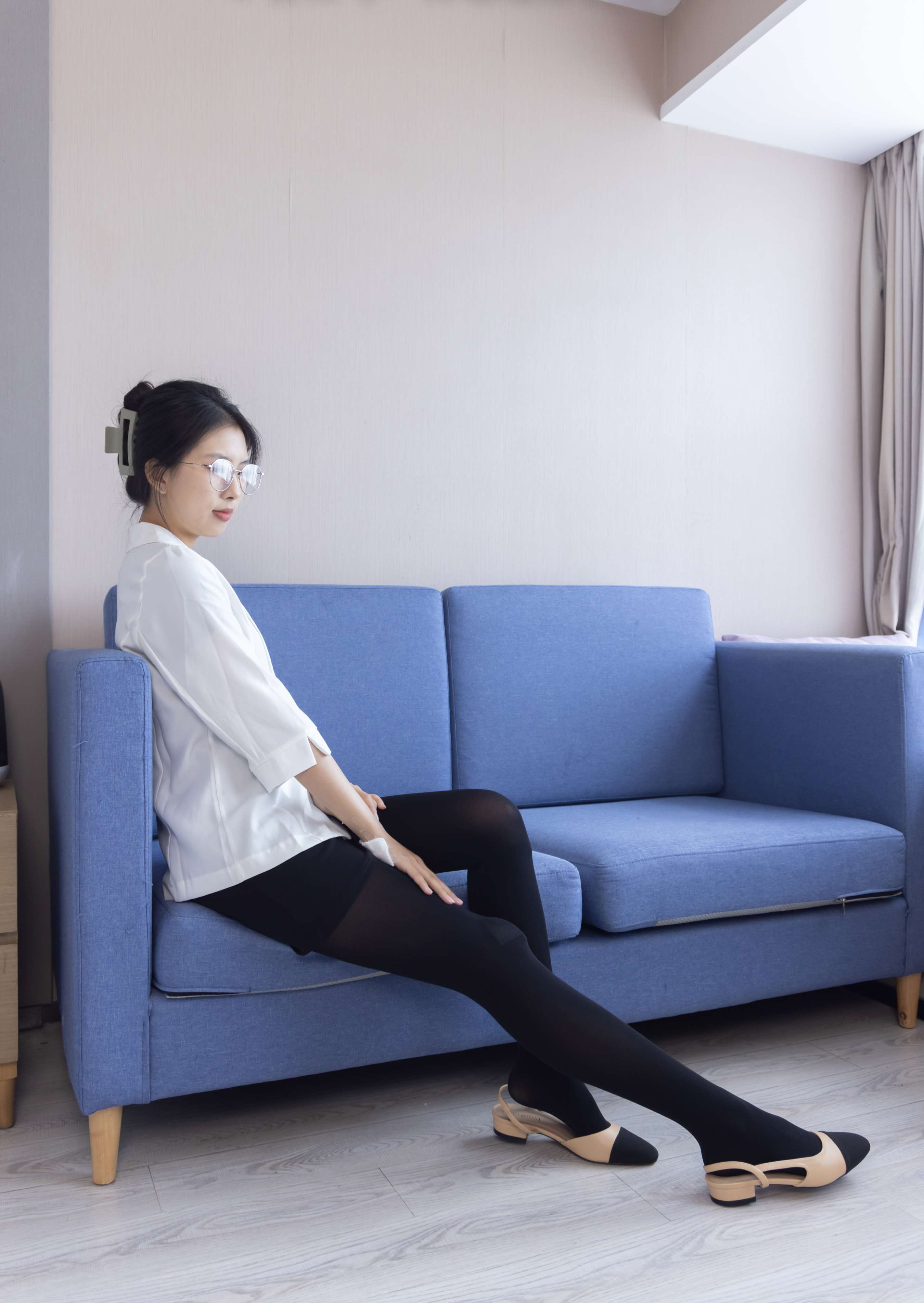 《奶油-两双平底鞋の厚丝脚丫》作品图