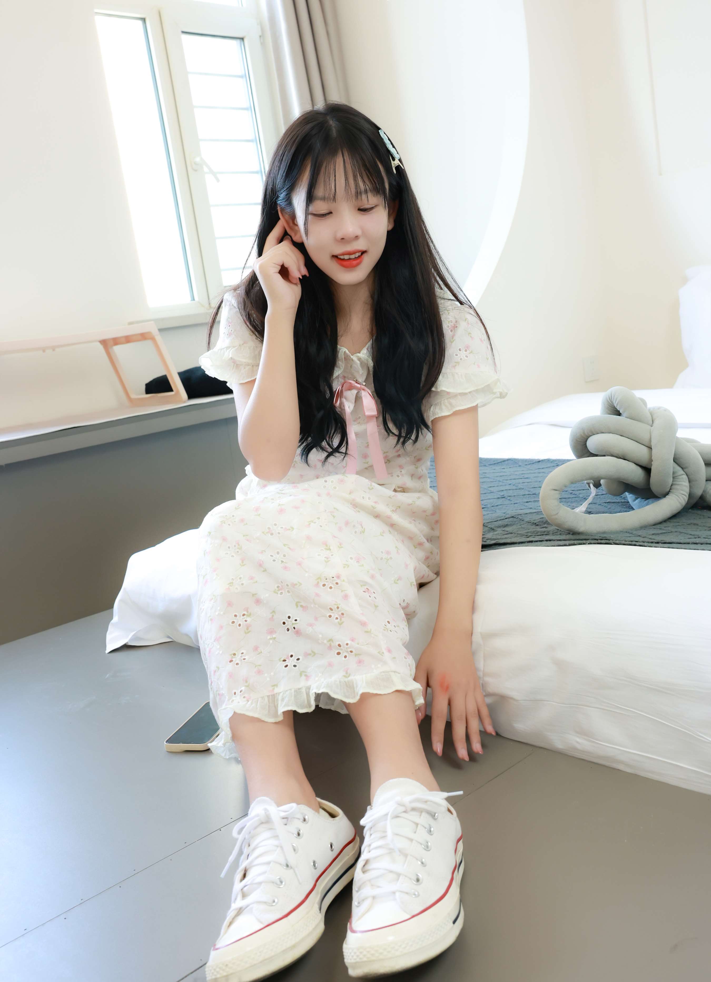 《琳琳连衣裙の嫩足》作品图