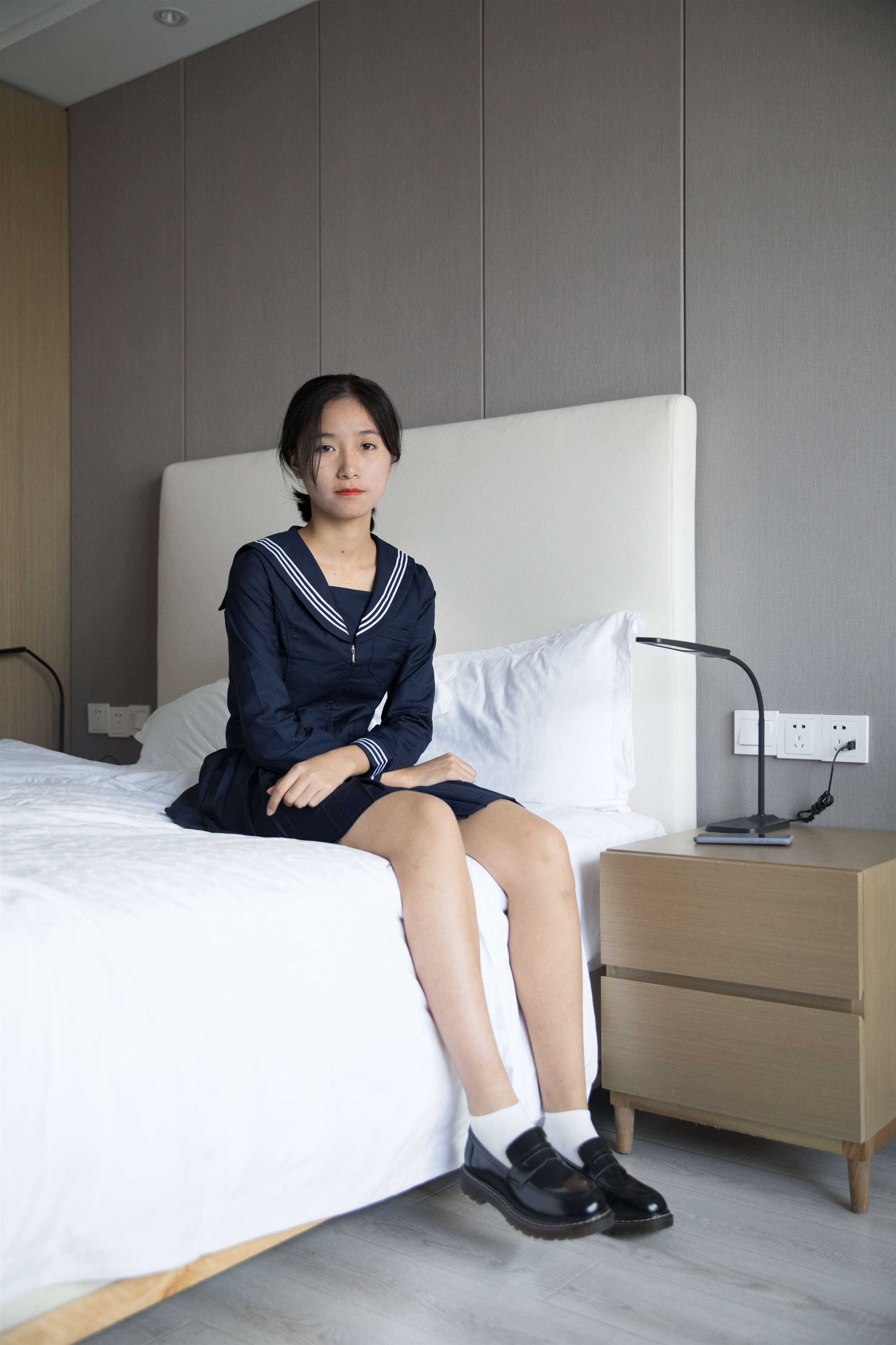 《黑色制服の棉袜脚【附送视频1个】》作品图