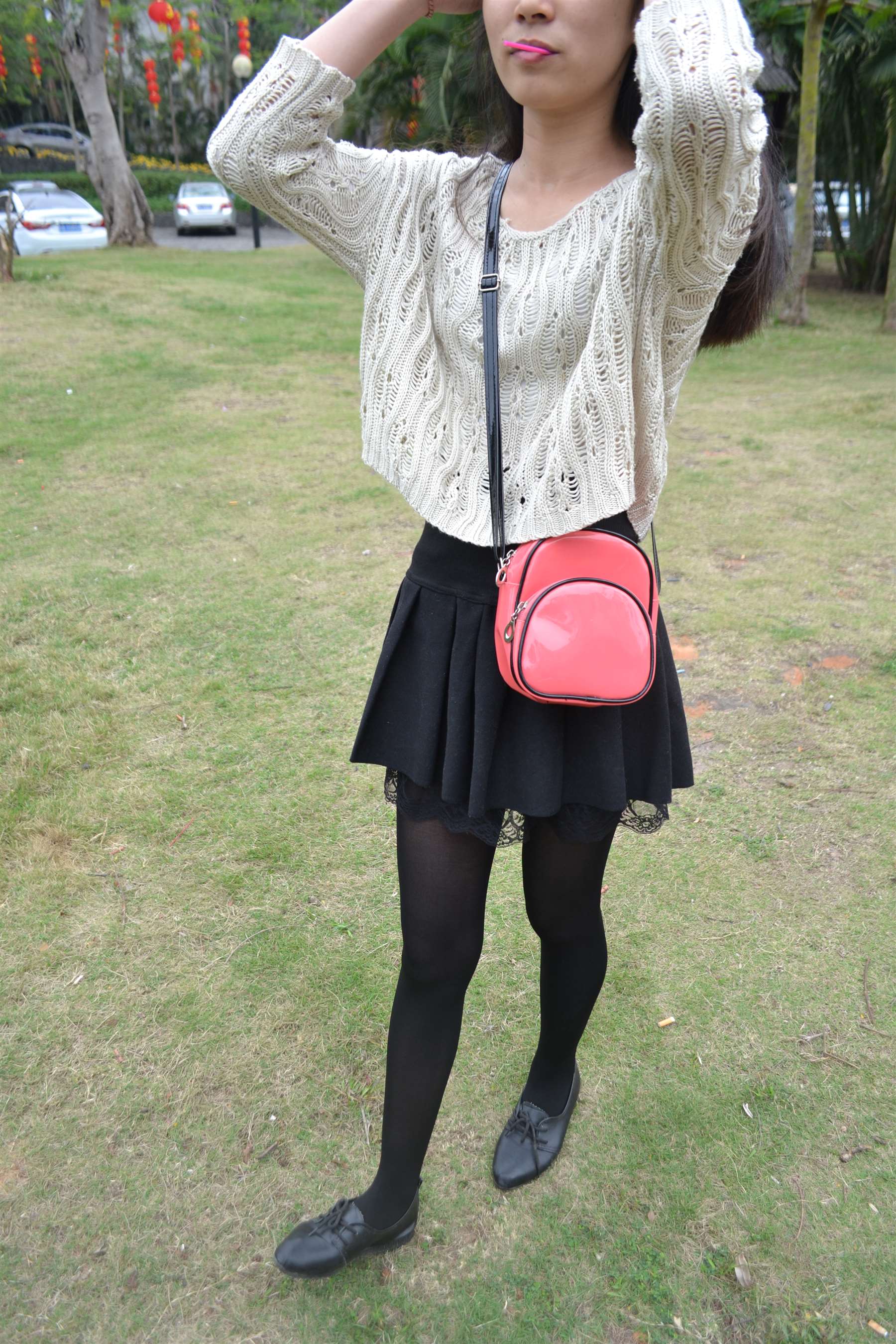 《黑丝逛公园》作品图