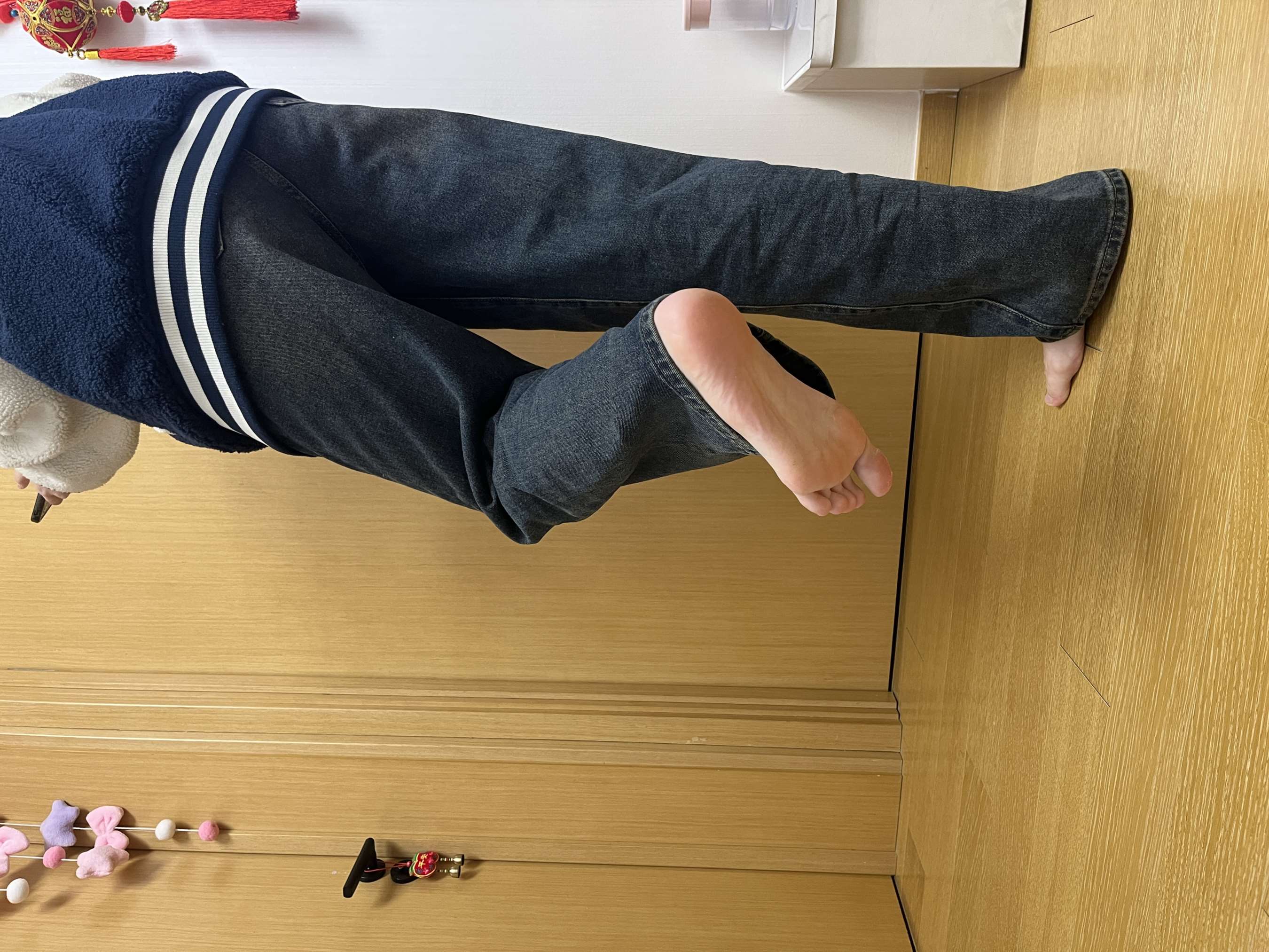 《真实大二妹子居家自拍嫩脚》作品图