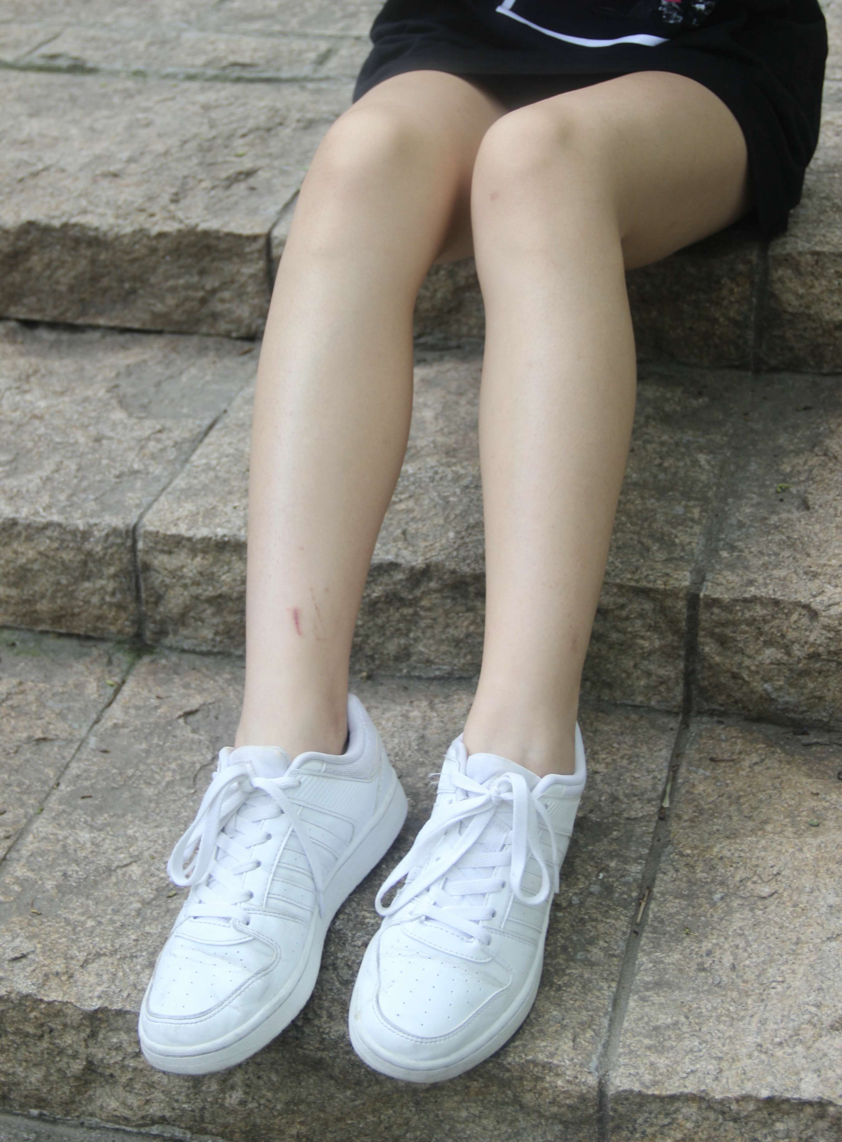 《学妹公园板鞋の白棉袜脚丫》作品图