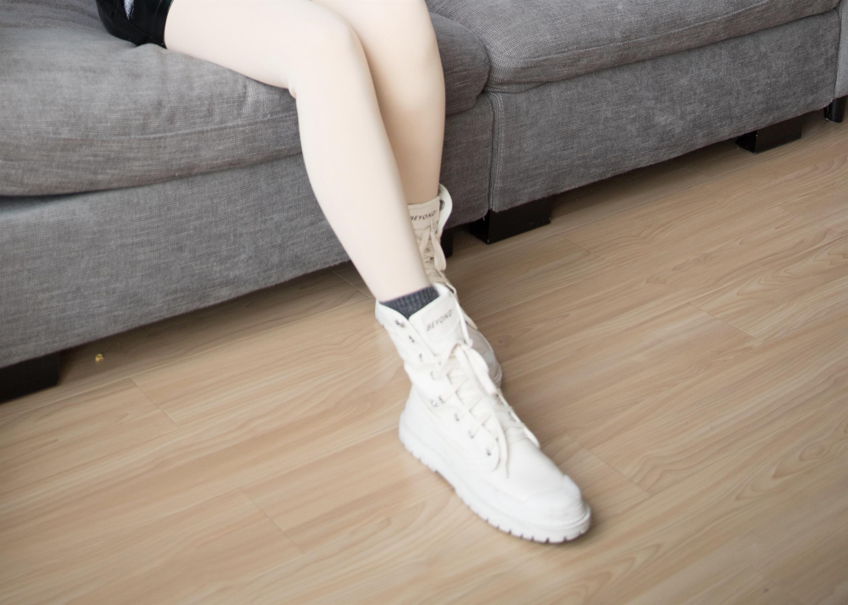 《短靴棉袜脚丫+视频2个网盘下载》作品图