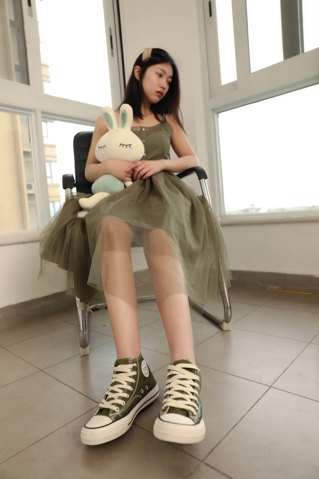 《嫩足玩冰块》作品图