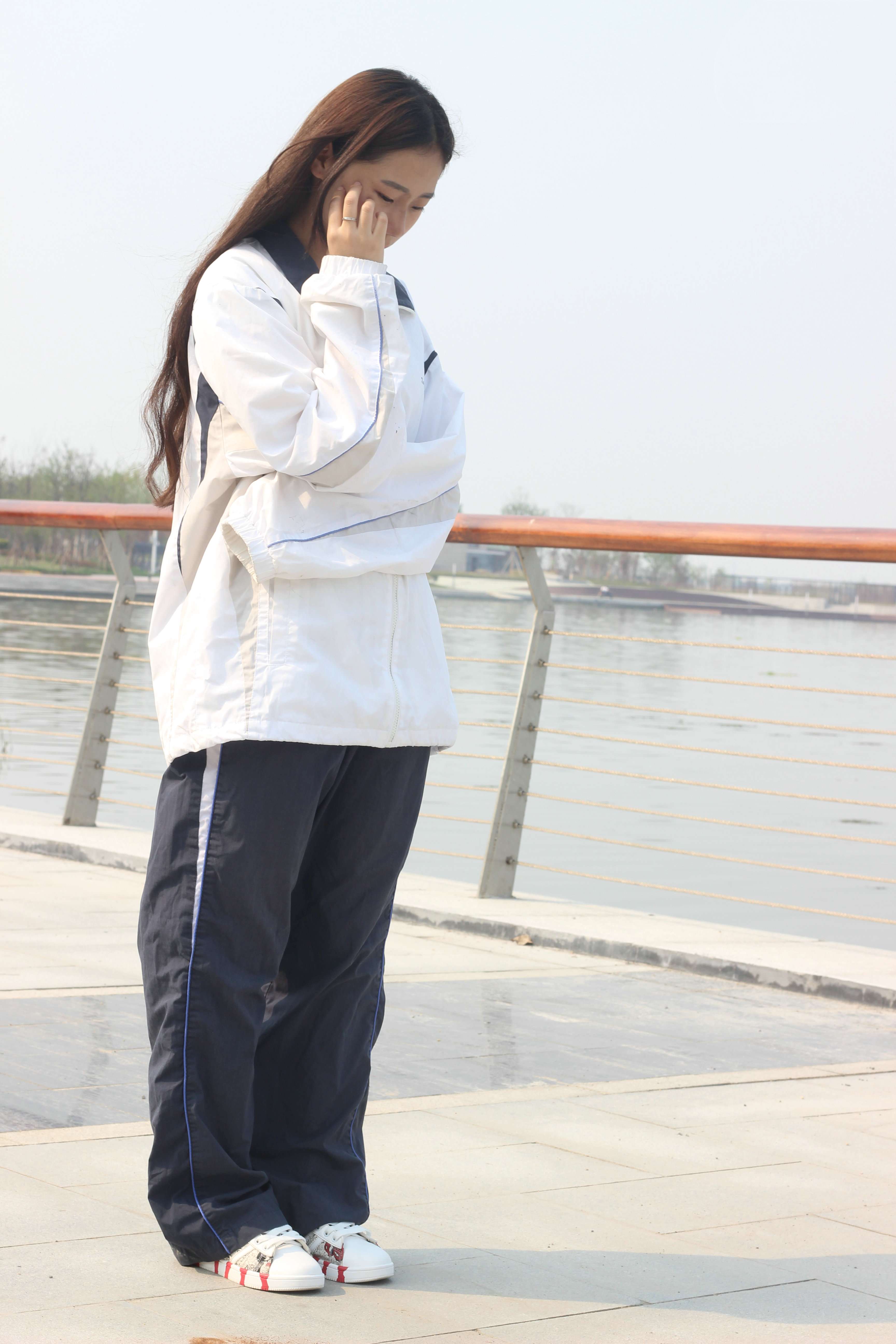 《校服板鞋の丝袜脚丫》作品图